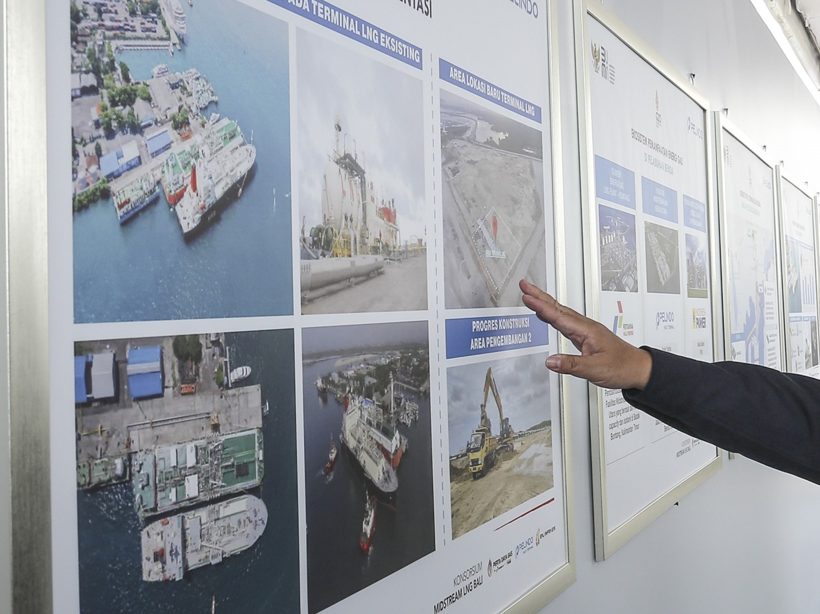 Project Launching Terminal LNG Bali Maritime Tourism Hub di Pelabuhan Benoa, Bali, Selasa (29/3/2022). 