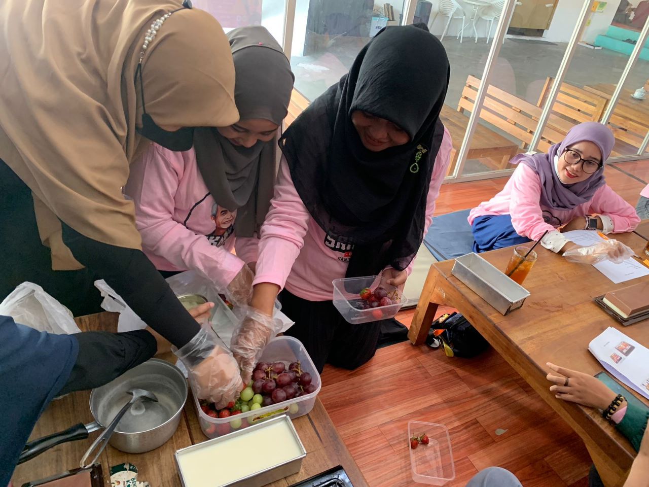 Pelatihan membuat puding hias yang digelar Srikandi Ganjar Daerah Istimewa Yogyakarta