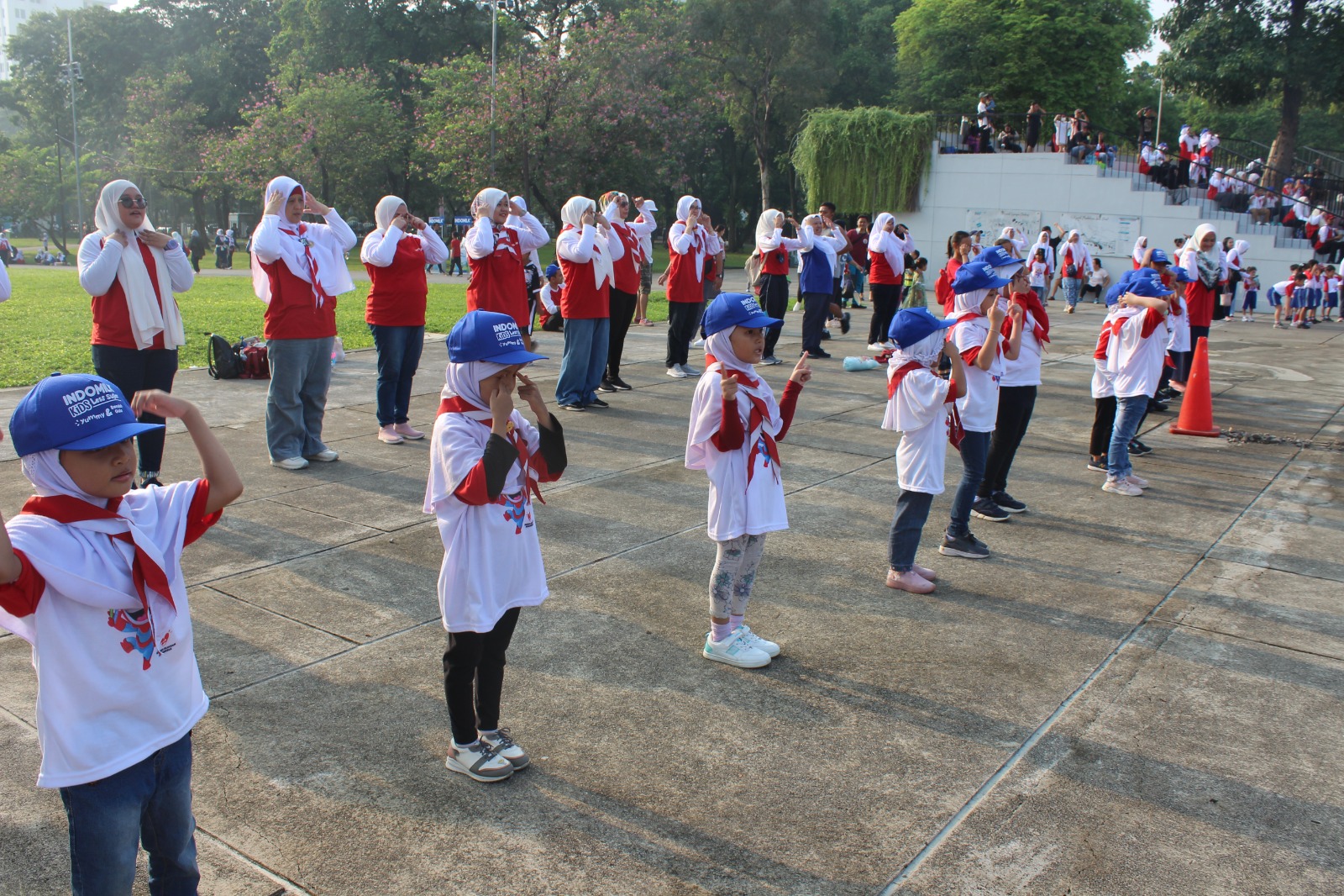 Greebel, alat tulis buatan Indonesia, ikut berkontribusi mencerdaskan dunia pendidikan melalui dukungan senam massal anak TK.