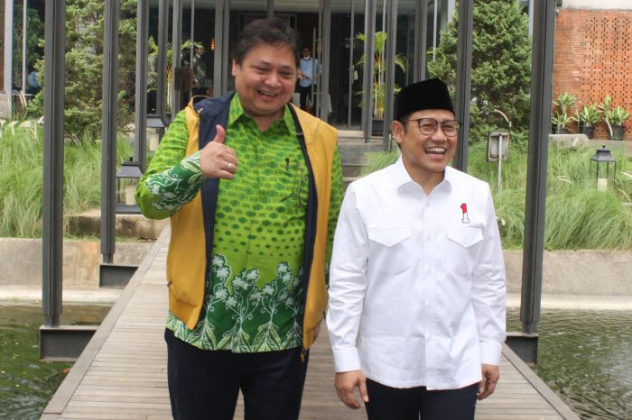 Ketua Umum Partai Golkar Airlangga Hartarto (kiri) dan Ketua Umum Partai Kebangkitan Bangsa (PKB) Muhaimin Iskandar