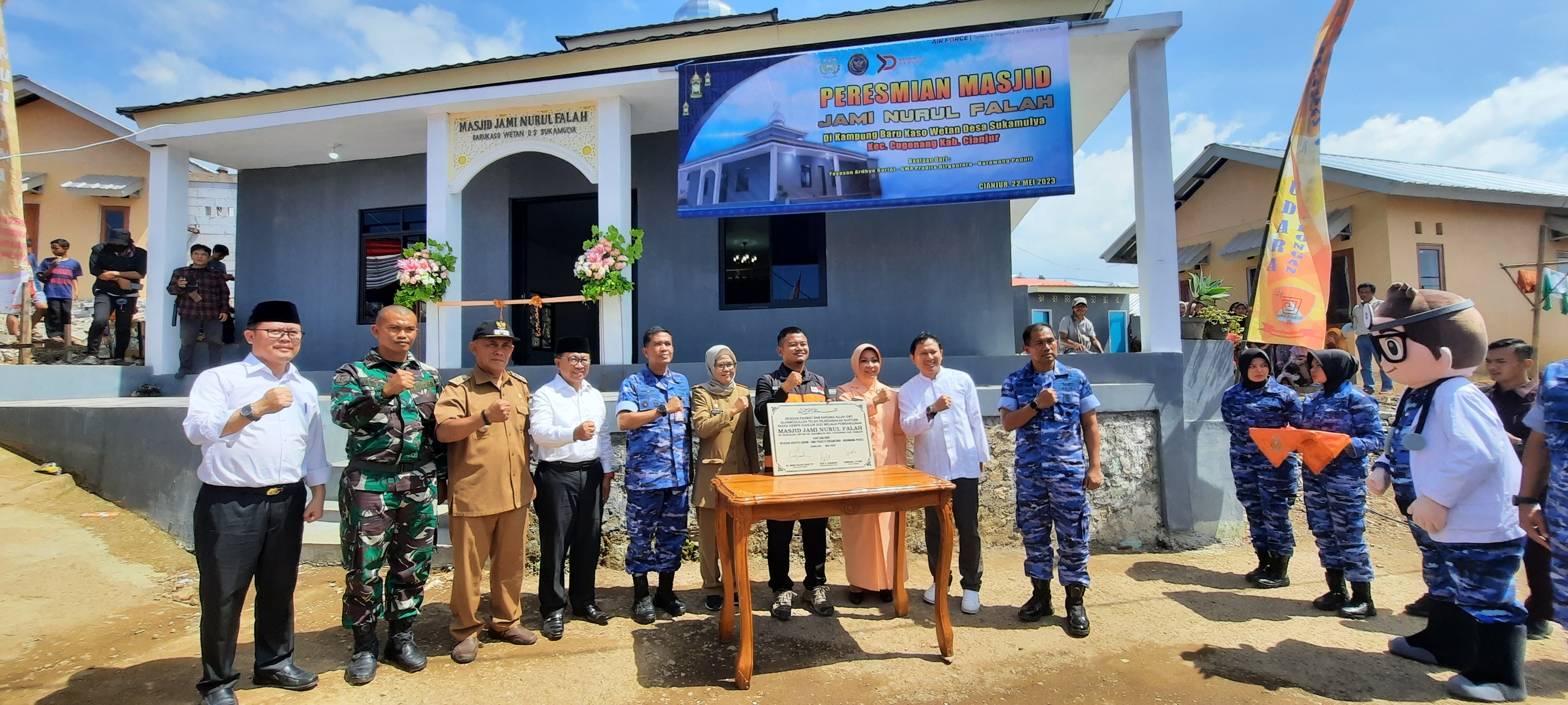 Peresmian Masjid Jami Nurul Falah di Kampung Barukaso Wetan, Desa Sukamulya, Kecamatan Cugenang Kabupaten Cianjur, Jawa Barat.