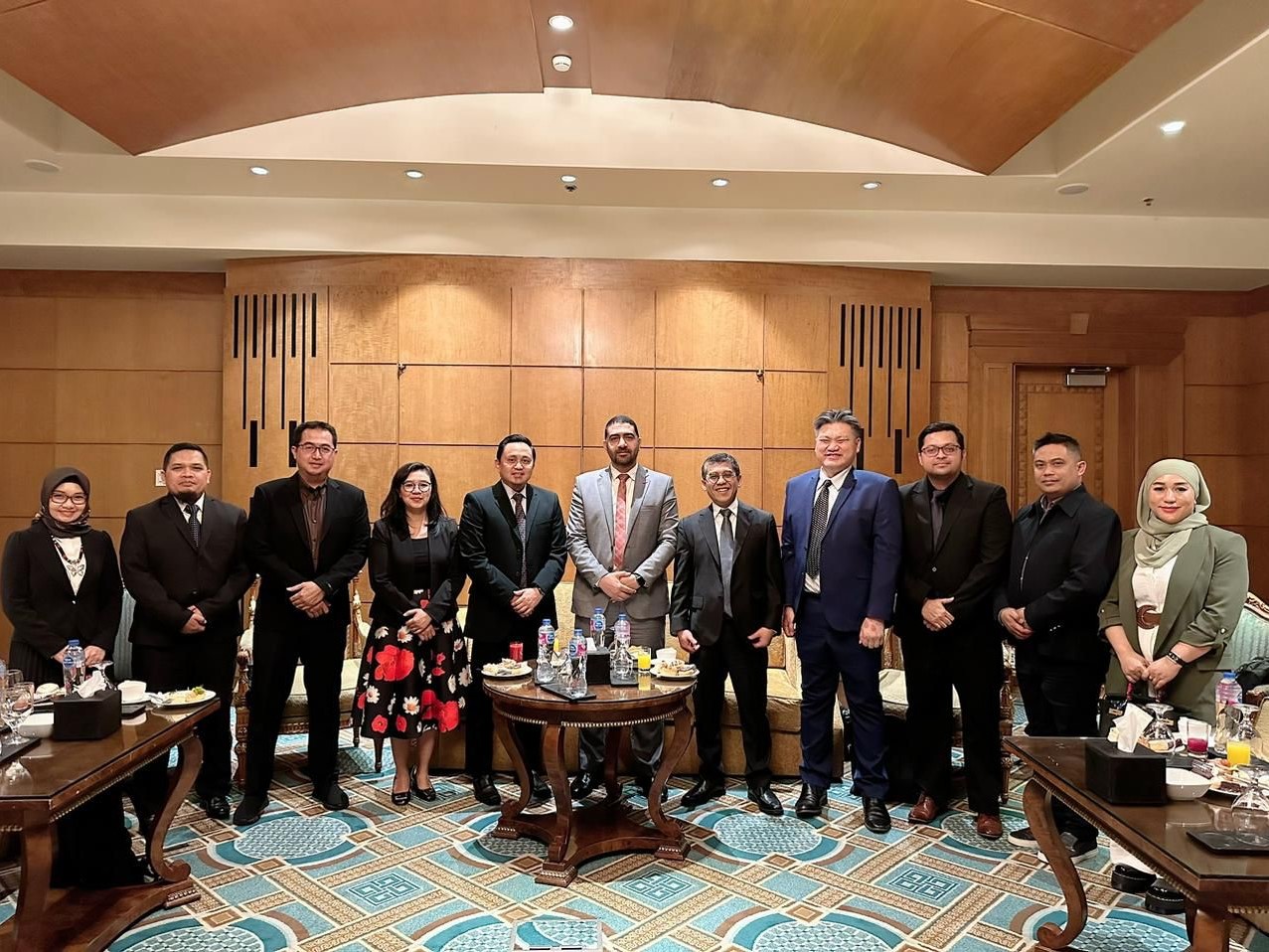 Direktur Utama DUP Zaenal Aziz (kedua dari kanan) bersama pengusaha lain dari Indonesia saat menghadiri Forum Bisnis Indonesia-Mesir.