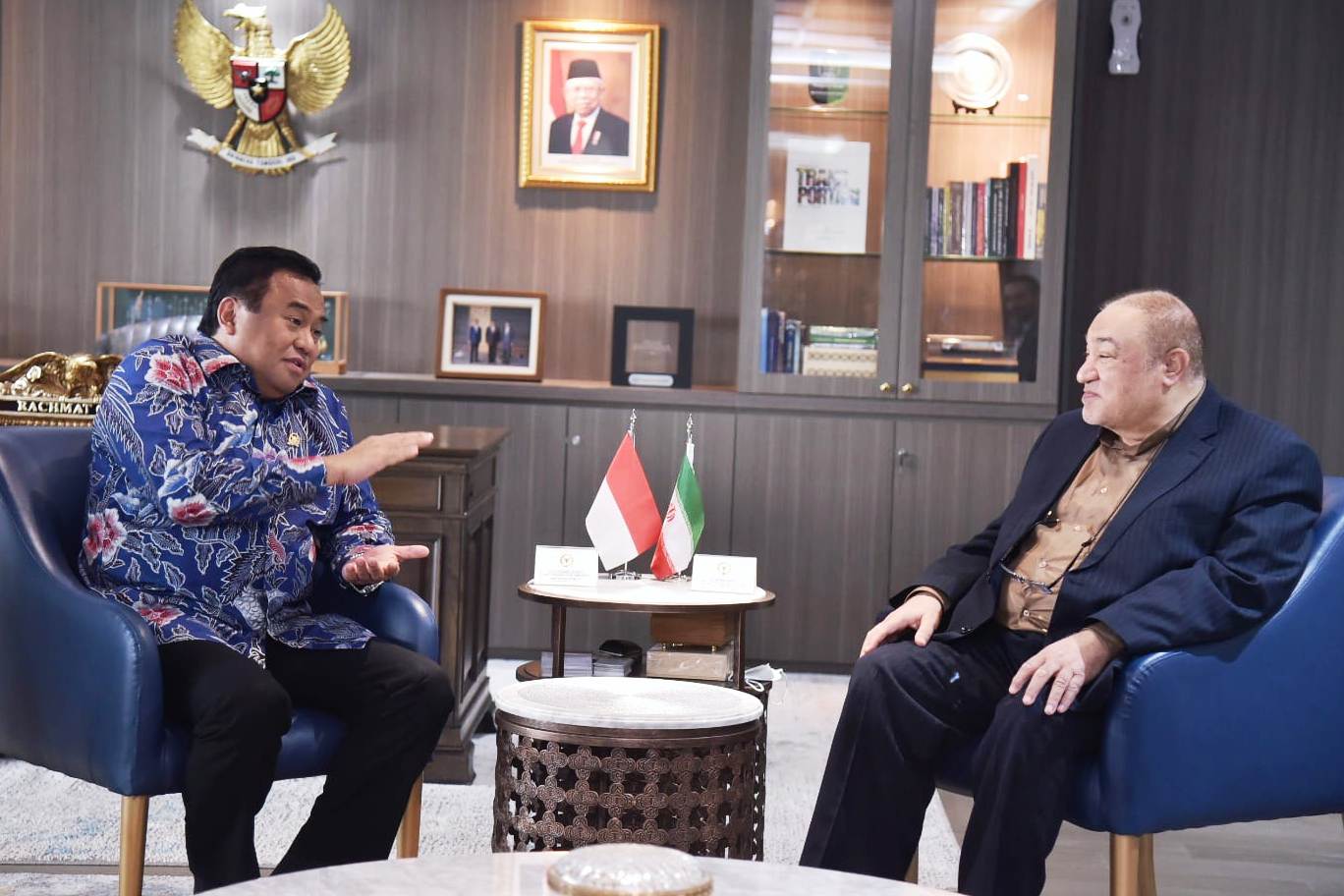 Wakil Ketua DPR RI Bidang Korinbang, Rachmat Gobel (kiri) dan Wakil Menteri Luar Negeri Iran Mehdi Safari.