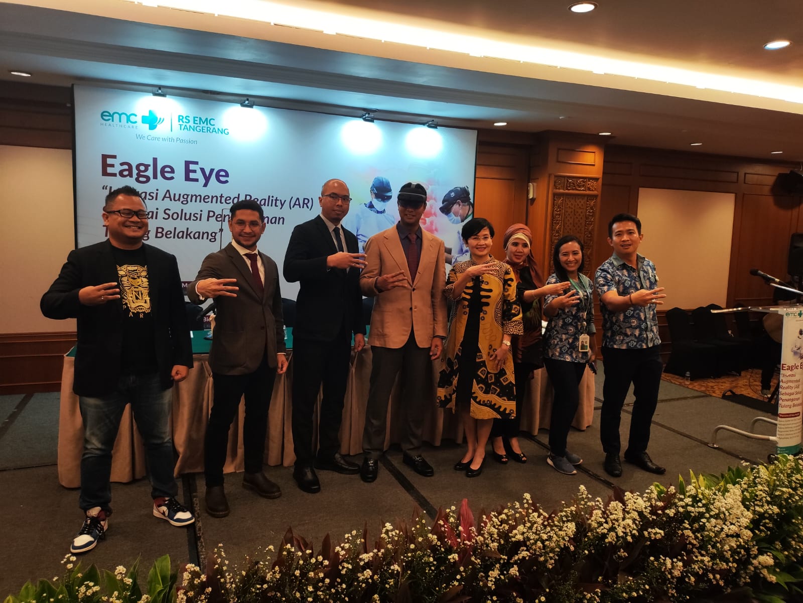 Spine Center RS EMC Tangerang merupakan pusat pengobatan keluhan tulang belakang pertama di Asia Pasifik yang menggunakan teknologi AR.