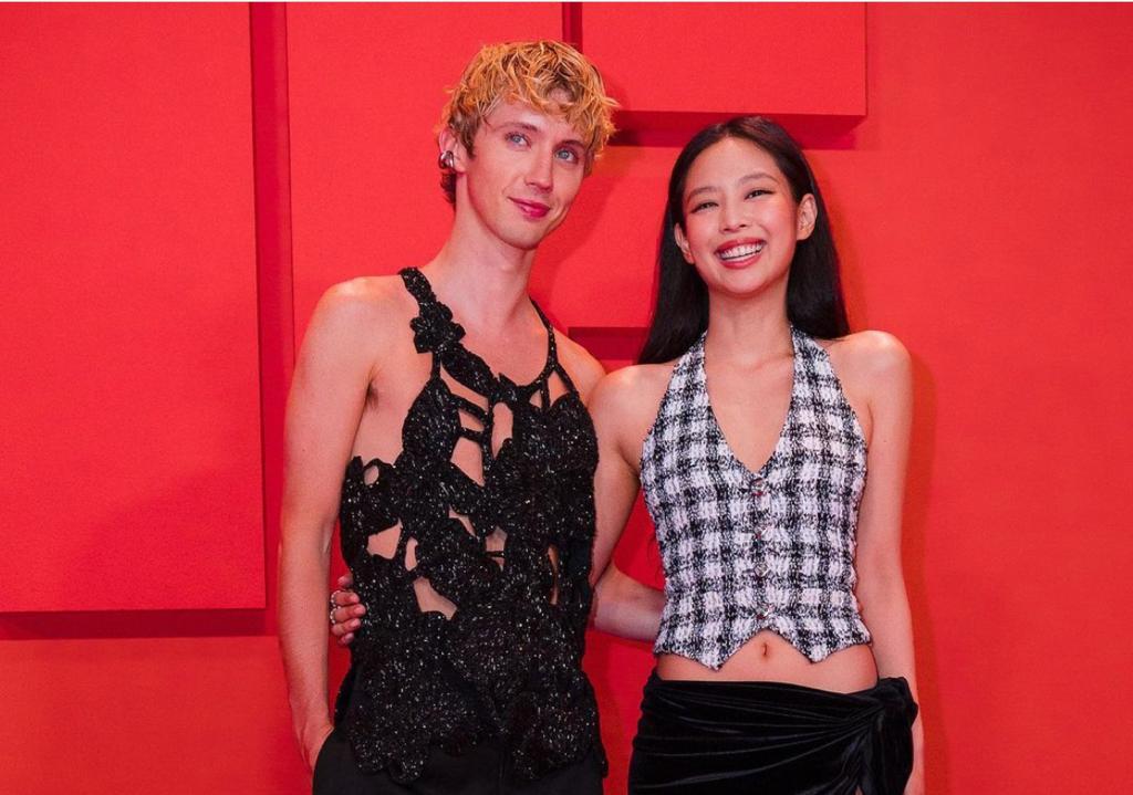 Anggota Blackpink debut di karpet merah Festival Film Cannes, untuk pemutaran perdana The Idol. 