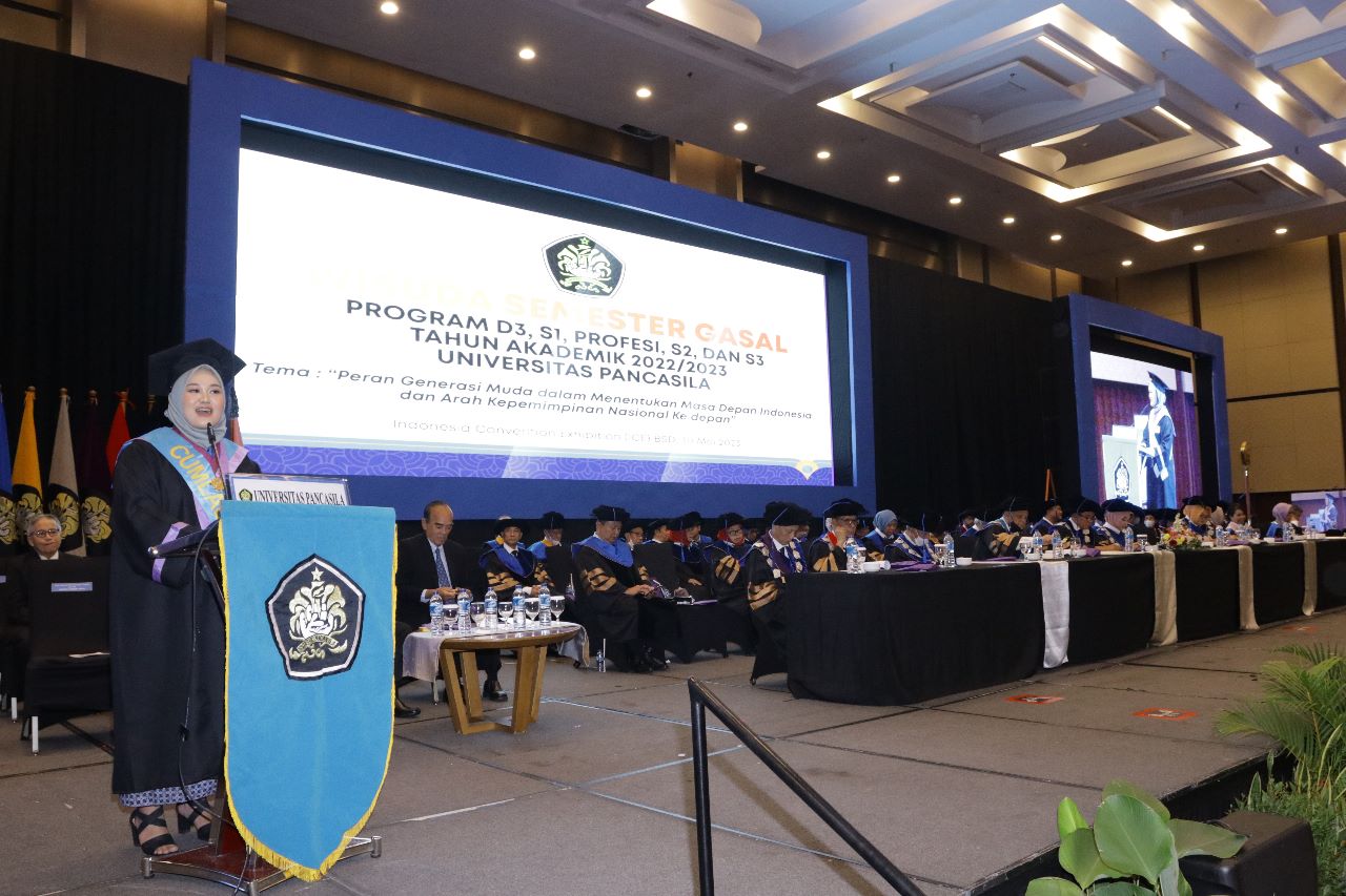 Kegiatan wisuda Universitas Pancasila diikuti oleh 974 orang wisudawan yang terdiri dari program studi D3, S1, Apoteker, S2 dan S3.