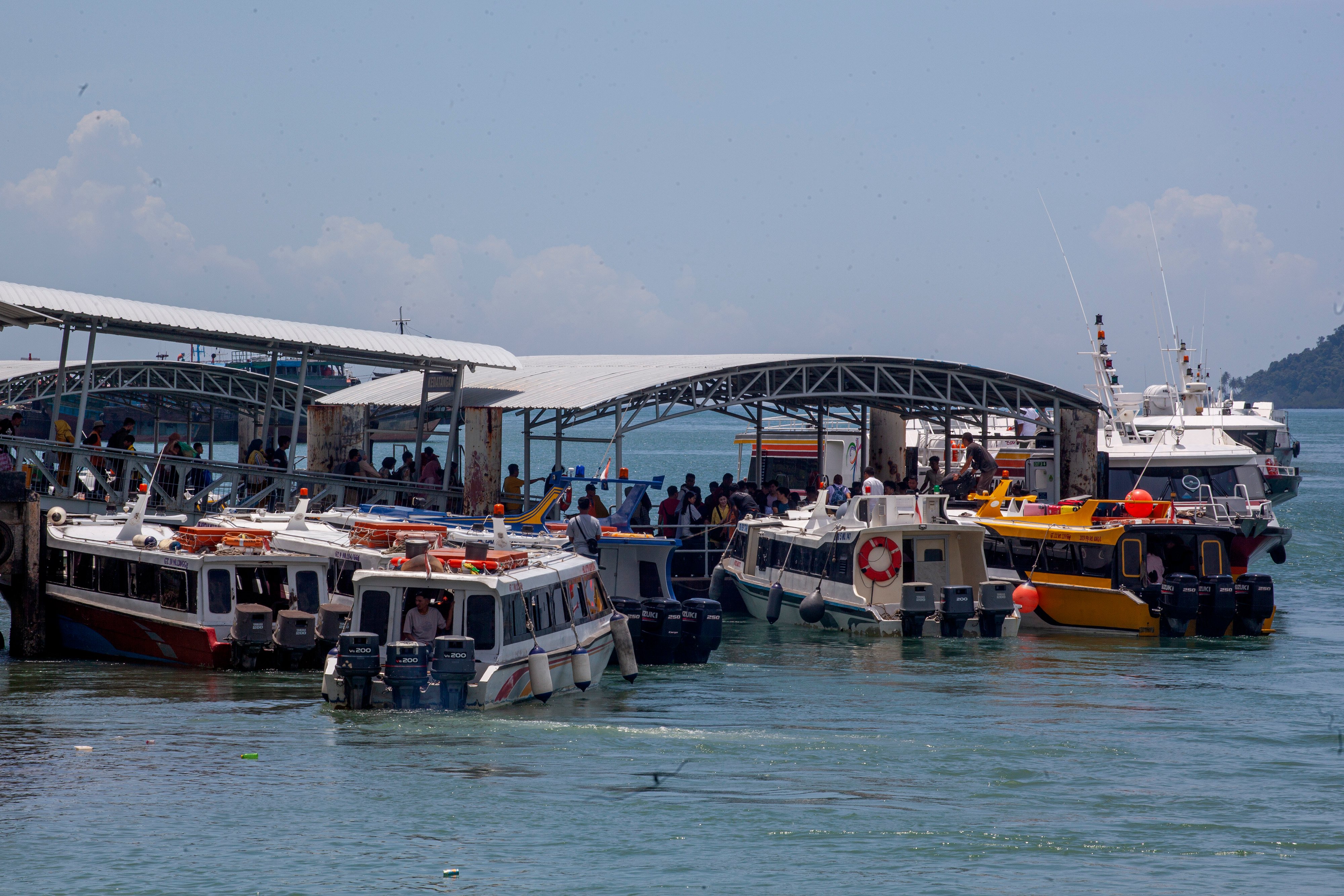 ilustrasi: Calon penumpang Speed Boat di Pelabuhan Ferry Telaga Punggur, Batam, Kepulauan Riau, Selasa (25/4/2023)