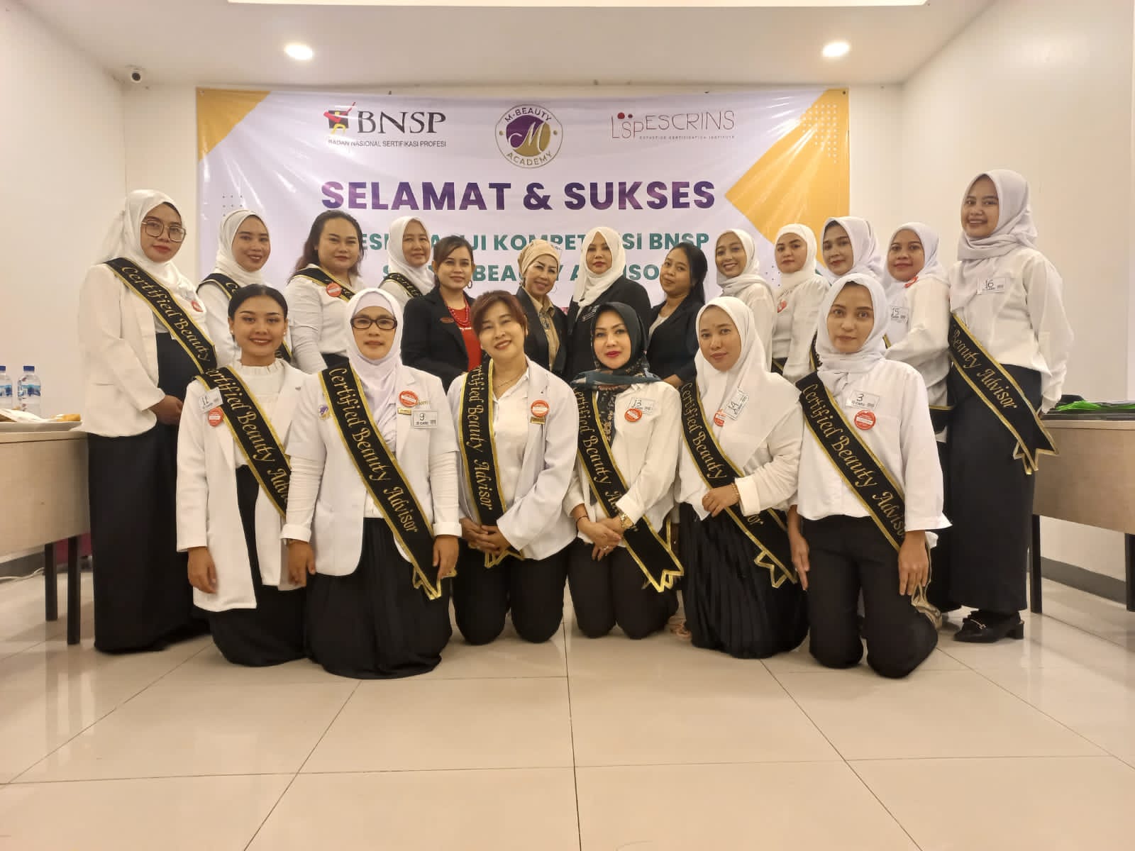 Pelatihan tenaga terampil bidang kecantikan yang digelar M Beauty Academy