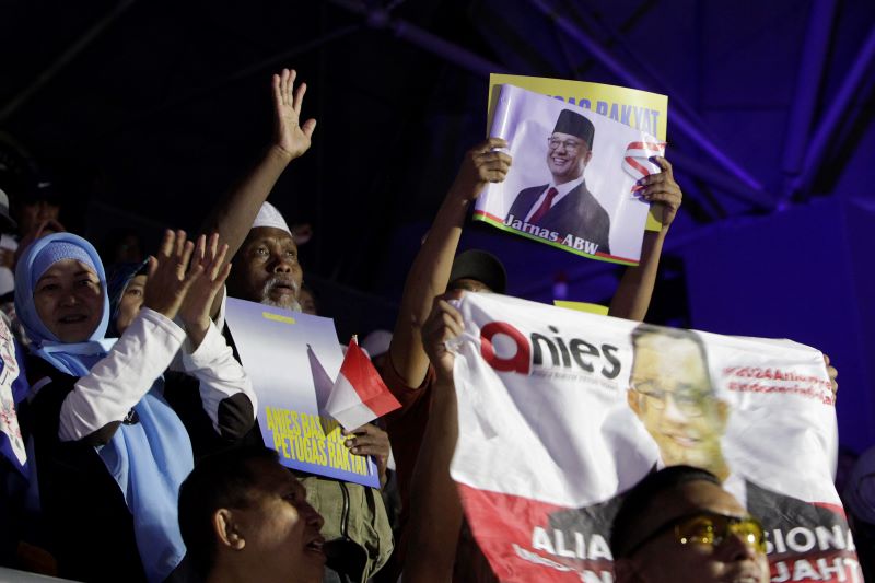Relawan Calon Presiden Anies Baswedan yang hadir dalam Temu Kebangsaan Relawan Anies Baswedan di Tennis Indoor Senayan, Jakarta.