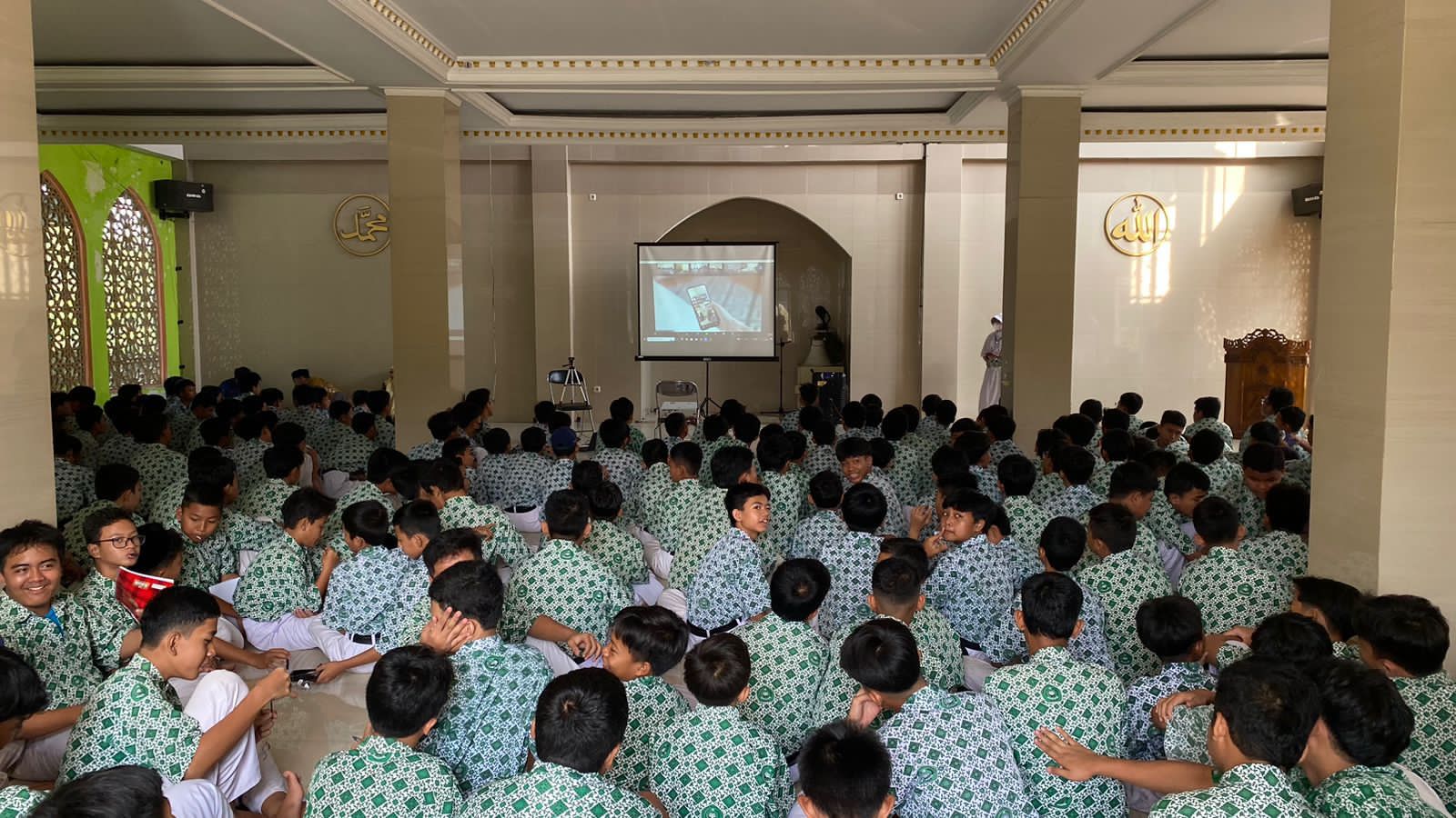 Kemenkominfo Gelar Literasi Digital Bertema 'Chance and Challenge in Digital Era'