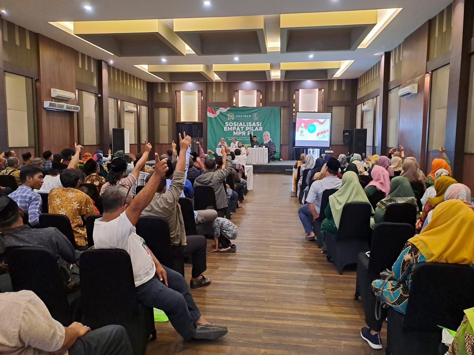 Sosialisasi Pancasila, Bhinneka Tunggal Ika, Negara Kesatuan Republik Indonesia dan Undang-undang Dasar 1945, di Banyumas, Jawa Tengah .