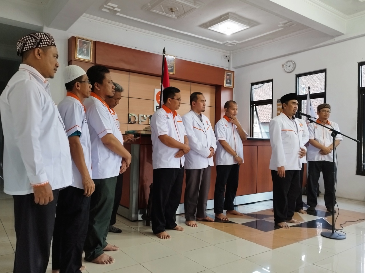 Ketua DPW PKS DIY M Agus Mas'udi memberikan keterangan setelah mendaftarkan para bacaleg ke KPUD