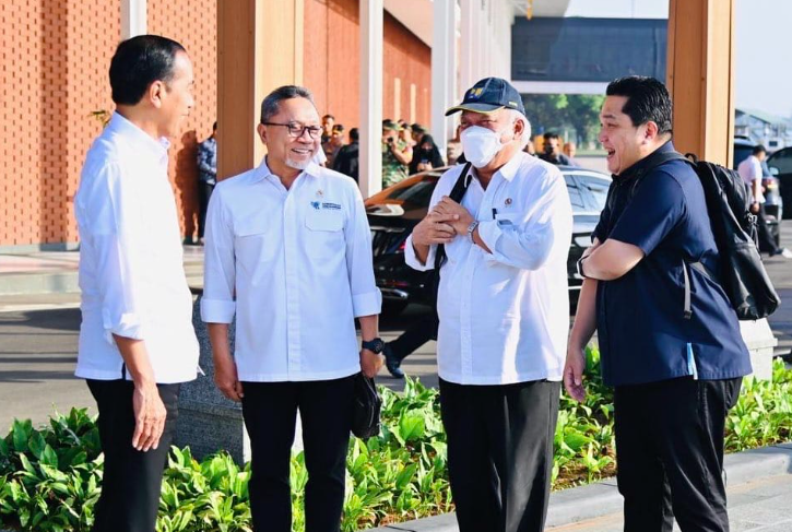 Zulkifli Hasan dan Erick Thohir Ajak Presiden Ninjau Jalan Rusak di Kampung Halaman