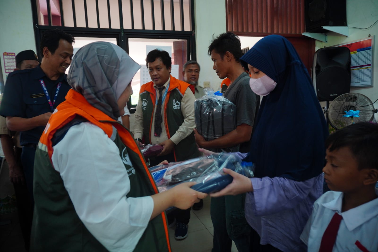 Bantuan bagi siswa korban kebakaran oleh Alazakacare