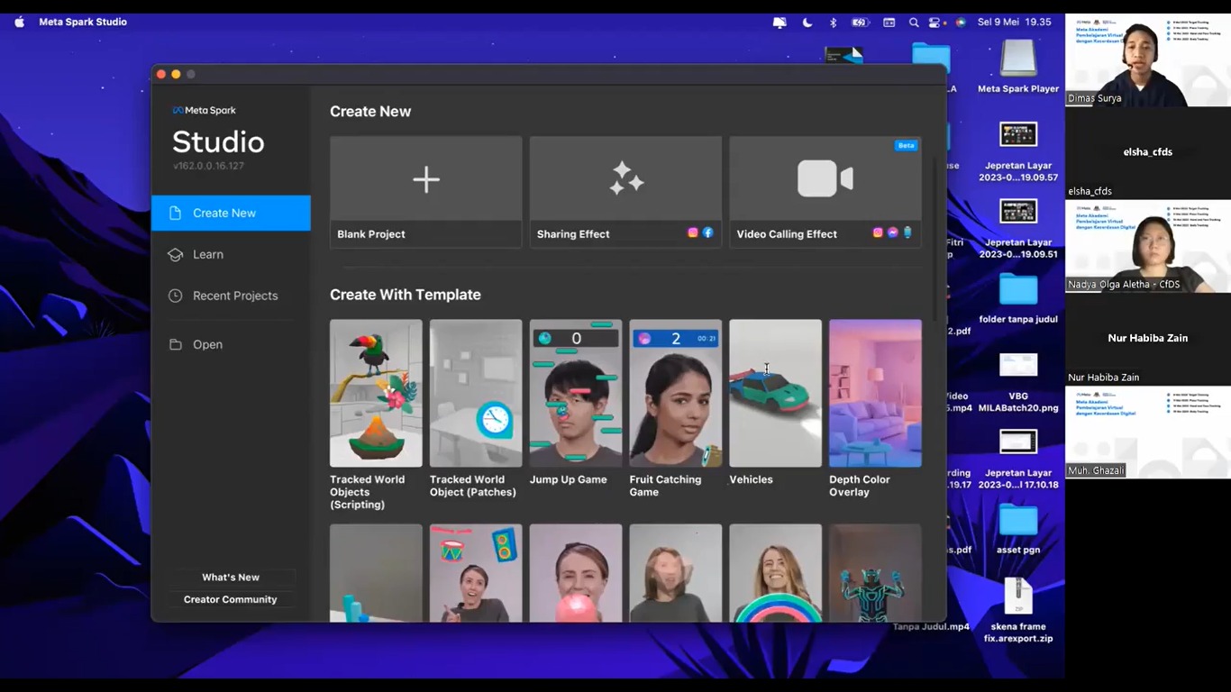 Kegiatan kelas Meta Akademi Pembelajaran Virtual dengan Kecerdasan Digital.