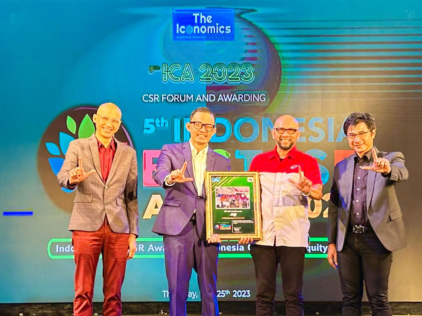 JNE Terima Penghargaan CSR Brand Equity Award 2023