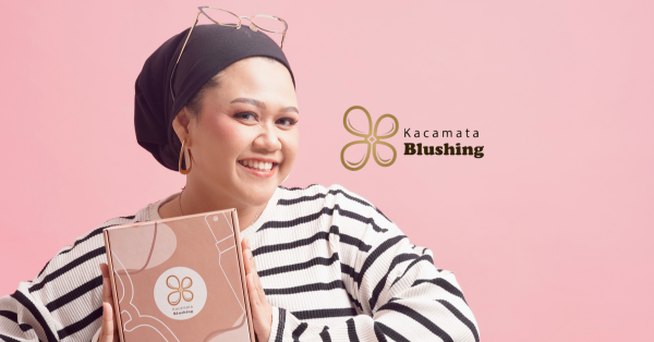 Founder kacamata Blushing Sekar Arum