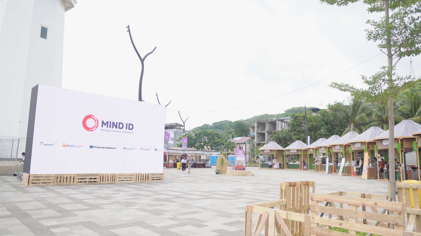 Booth atau gerai UMKM binaan MIND ID di KTT ASEAN di Laboan Bajo