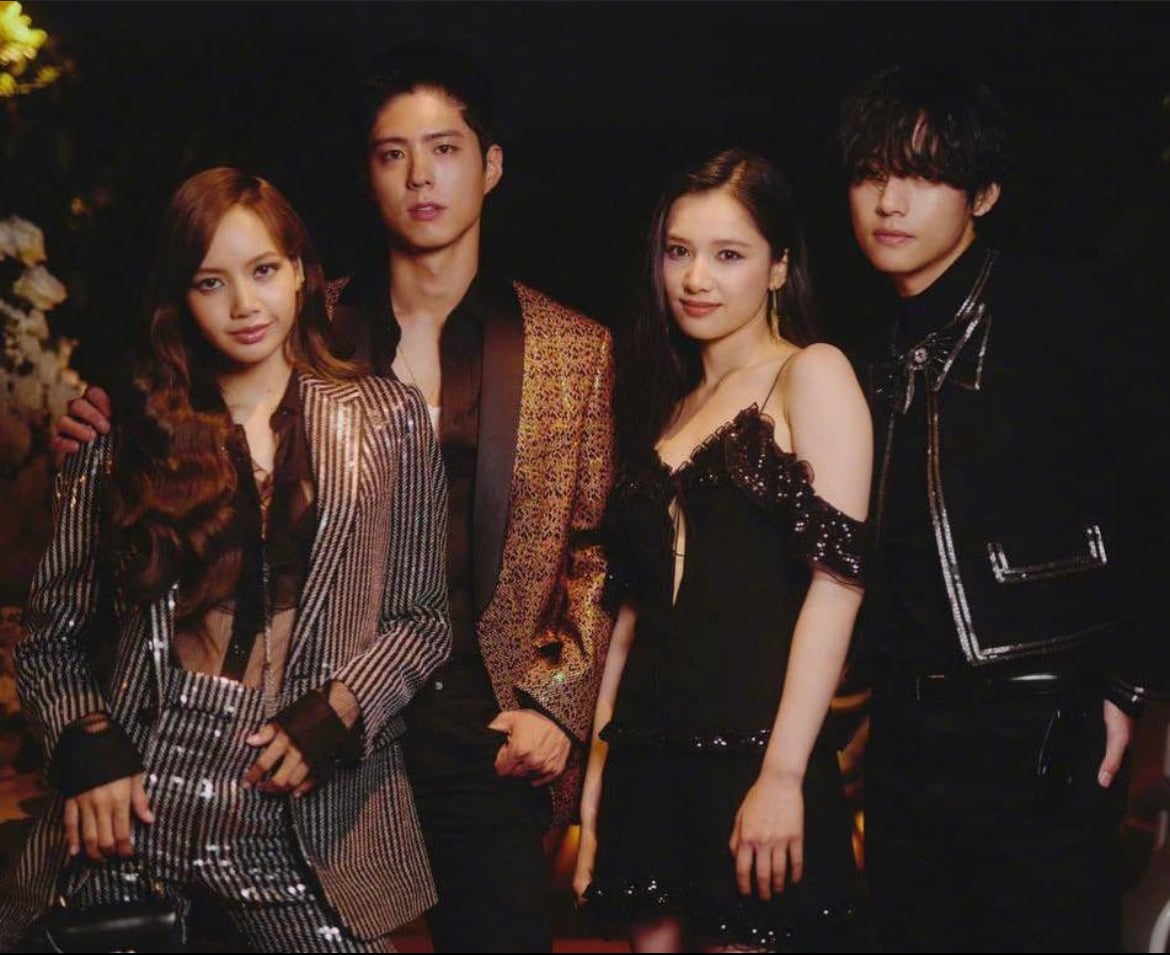 V BTS mengunggah kebersamaannya dengan duta Celine lainnya dalam event Celine di Paris, Prancis, Selasa (23/5).