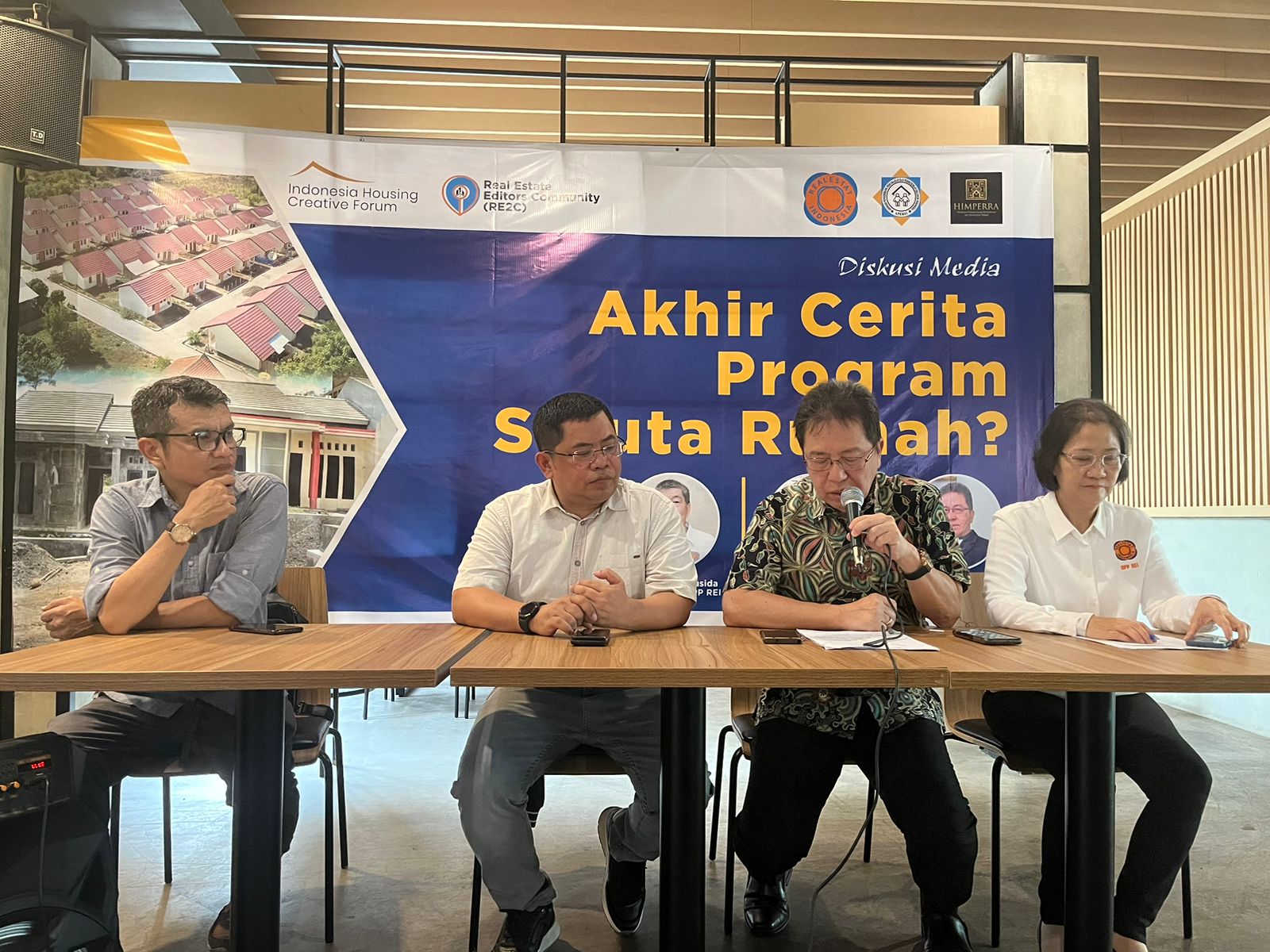 Diskusi media bertajuk ‘Akhir Cerita Program Sejuta Rumah?’, Jumat (19/5)