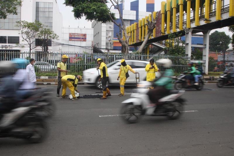 Dinas Bina Marga DKI Jakarta siap merespon aduan jalan rusak dan menindaklanjutinya.