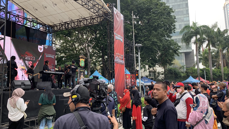 Masyarakat mulai padai Sudirman-Thamrin menanti arak-arakan timnas U-22.