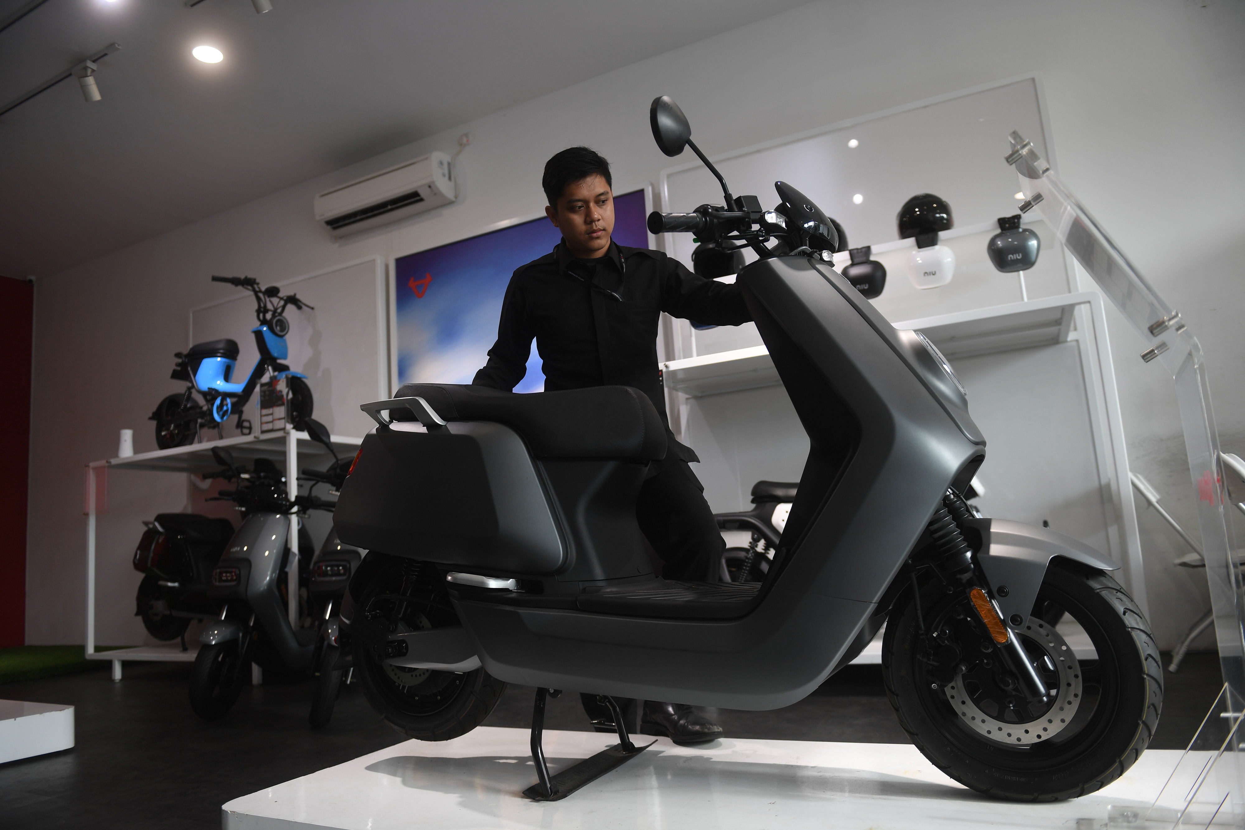 Sepi Peminat, Syarat Penerima Insentif Motor Listrik Jangan Dibatasi