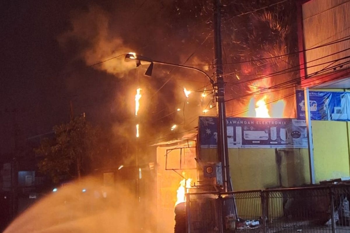 Kebakaran bengkel di Sawangan, Depok.