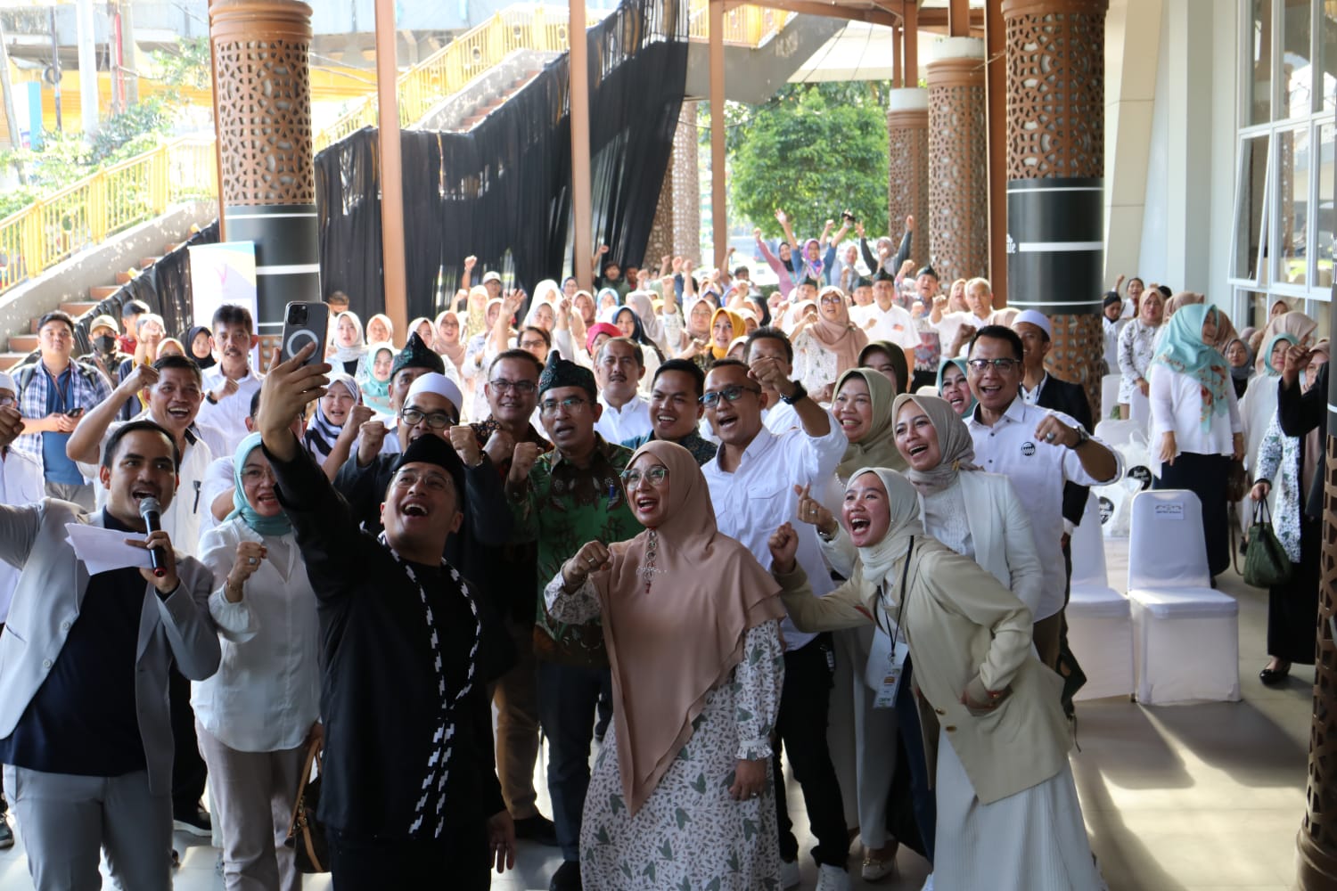 Irfan Hakim saat acara peresmian tempat usaha barunya. 