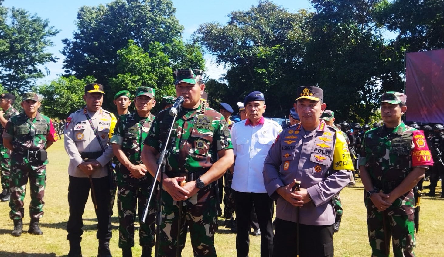 Panglima TNI Laksamana Yudo Margono bersama Kapolri.