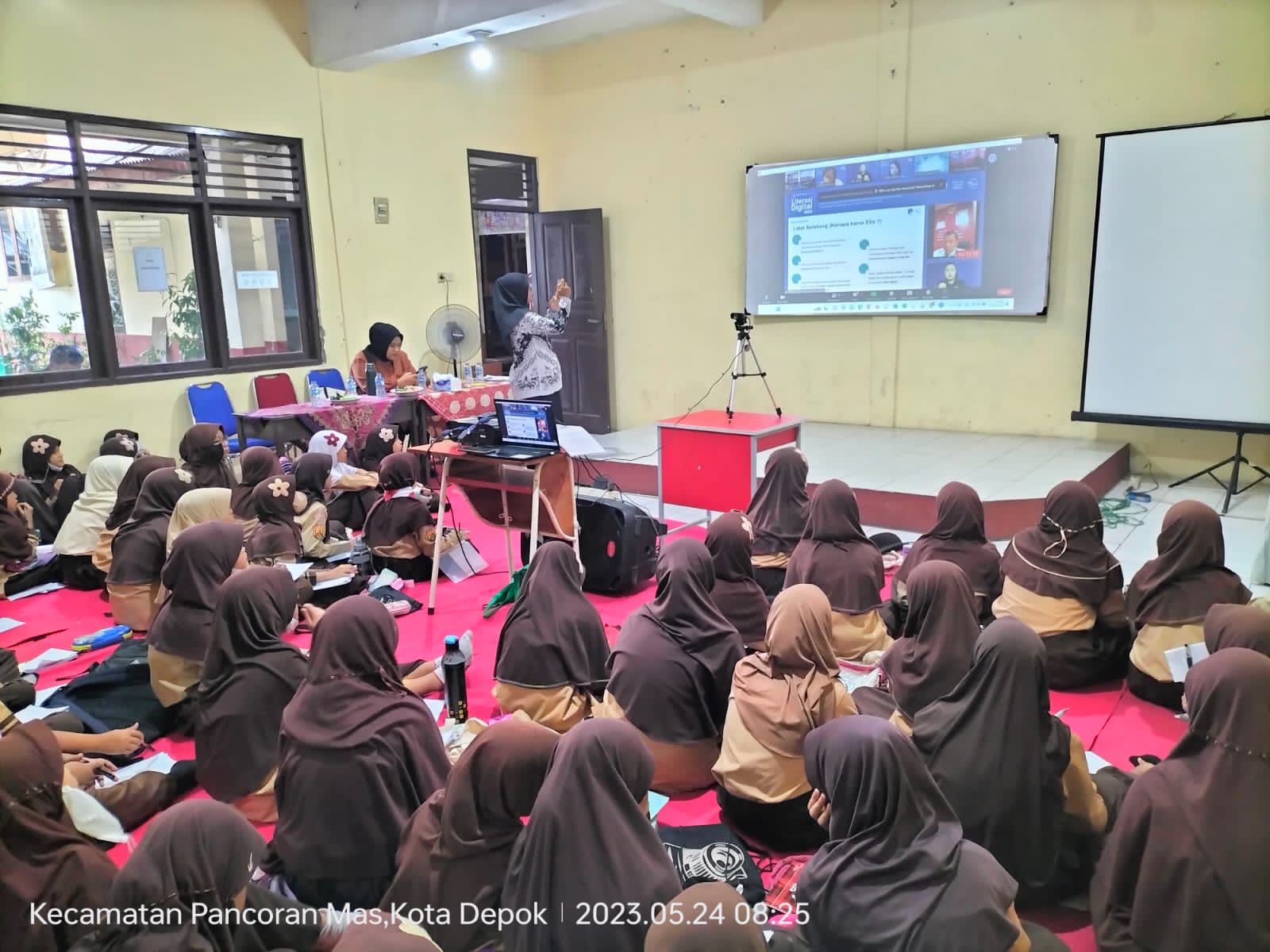 Para Siswa SD di Depok Diajak untuk Cermat Bermain Media Sosial