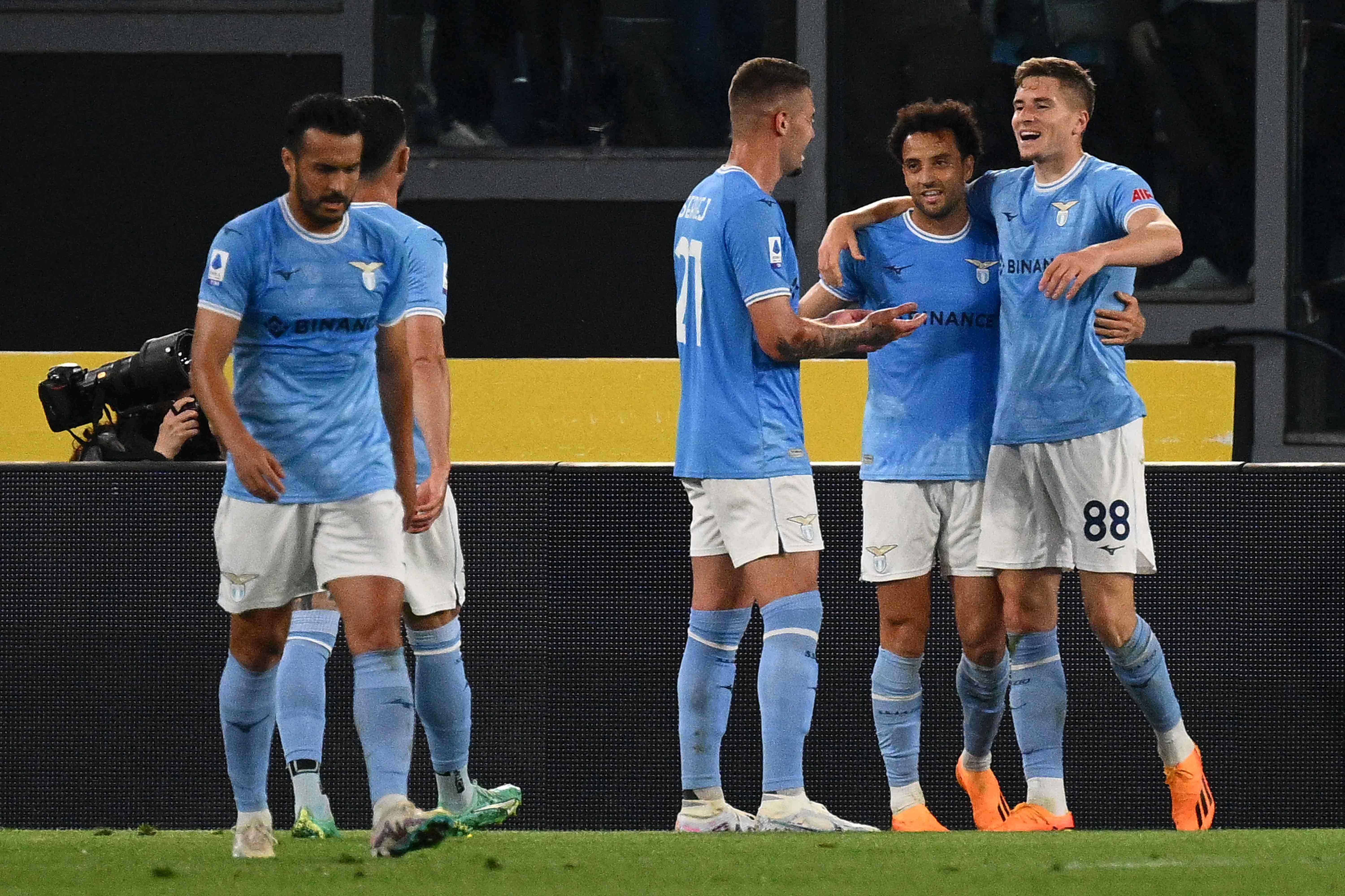 Para pemain Lazio melakukan selebrasi usai mencetak gol ke gawang Sassuolo di laga Serie A.