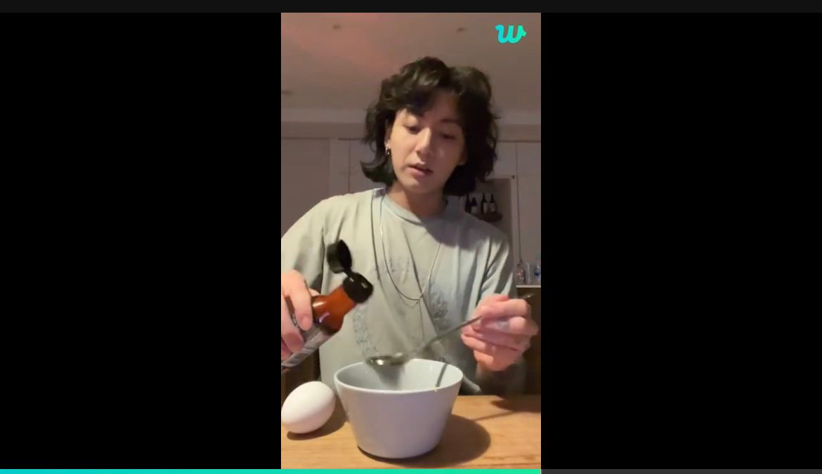 Jungkook BTS bagikan makanan saat Live di Weverse
