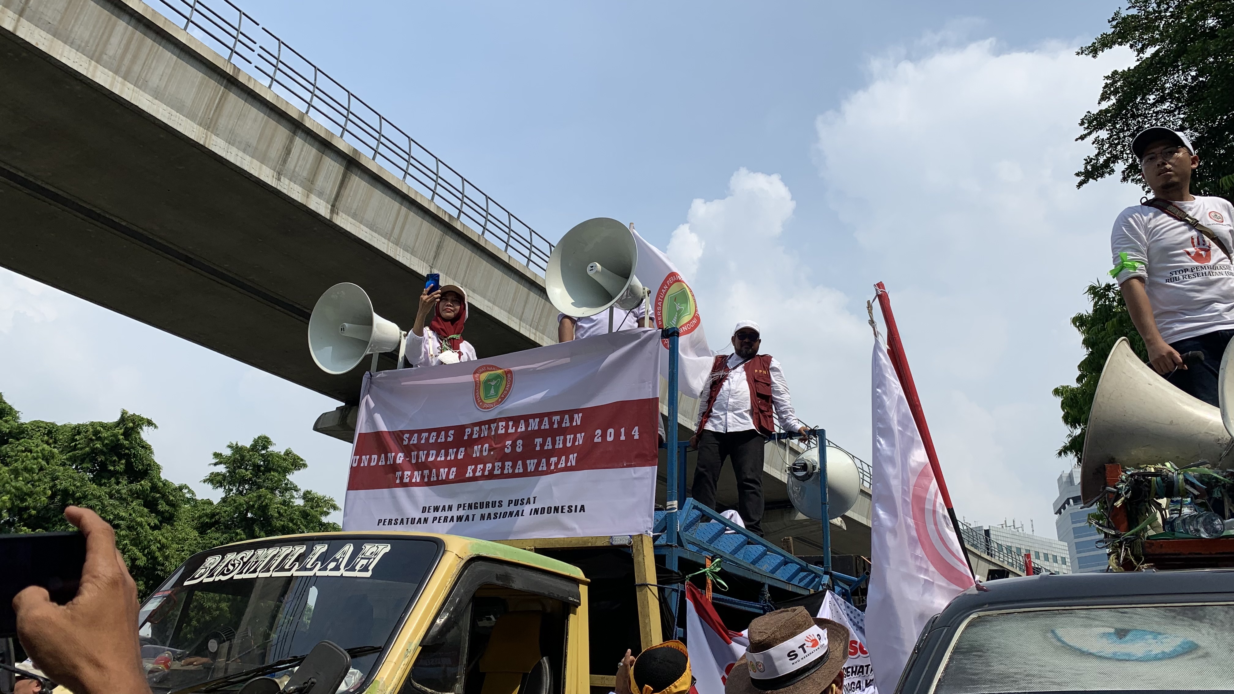 Ribuan Aksi Damai Tolak RUU Kesehatan,