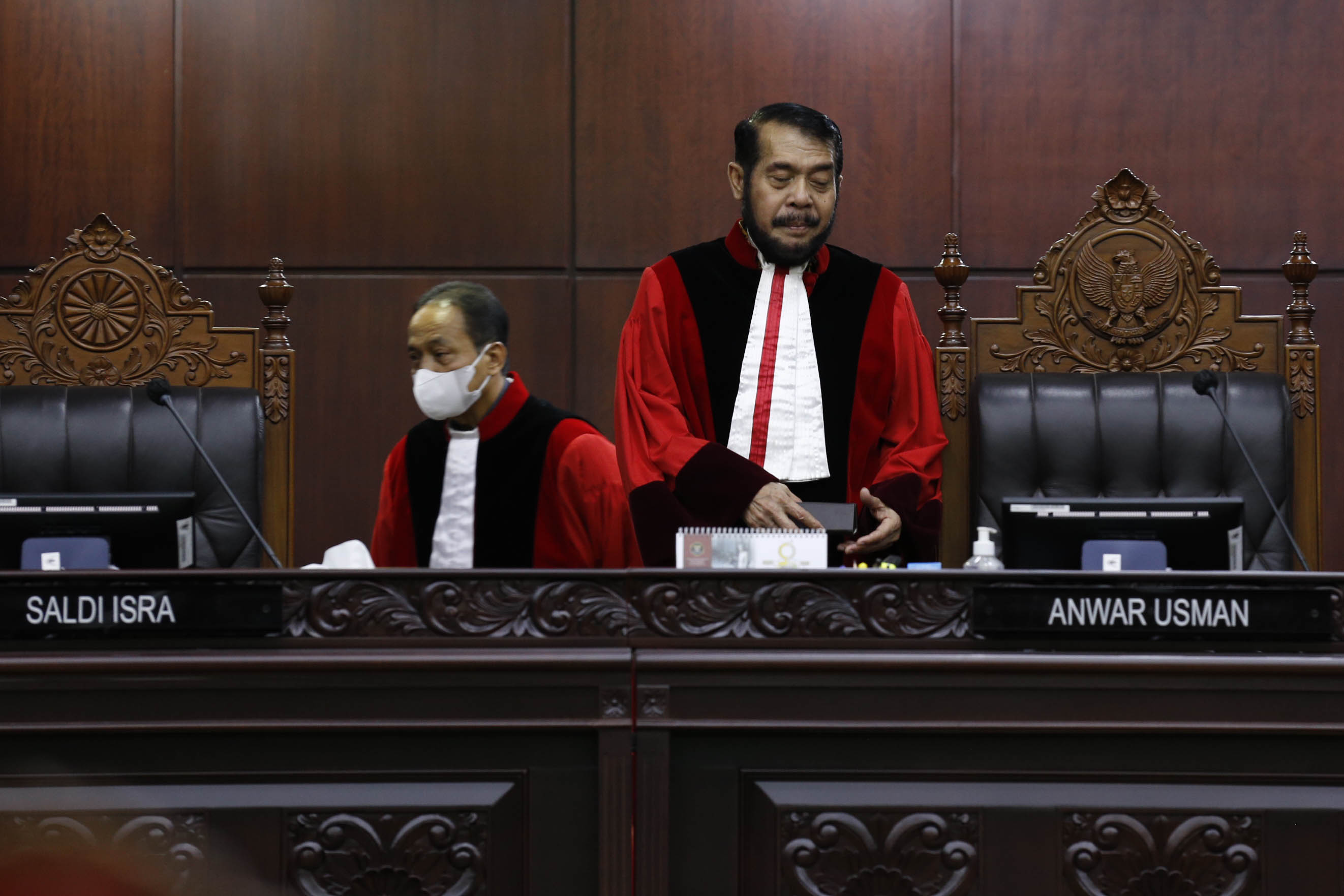 SIDANG LANJUTAN UJI UU PEMILU: ketua Majelis Hakim Mahkamah Konstitusi (MK) Anwar Usman (kanan).