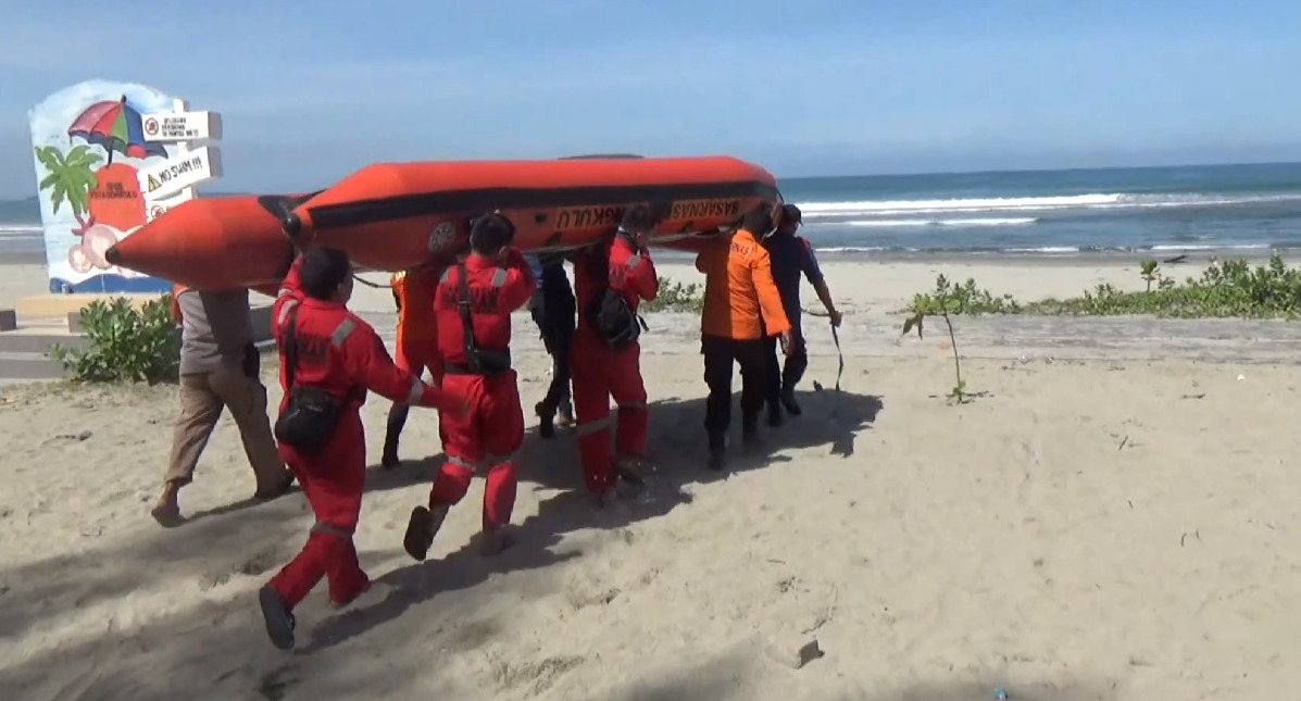 Enam Wisatawan Tenggelam di Pantai Panjang Kota Bengkulu, 2 Masih Hilang