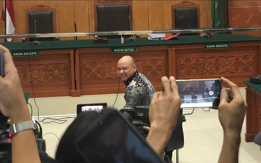 Teddy Minahasa Putra di pengadilan saat sidang vonis kasus narkoba terhadap dirinya.