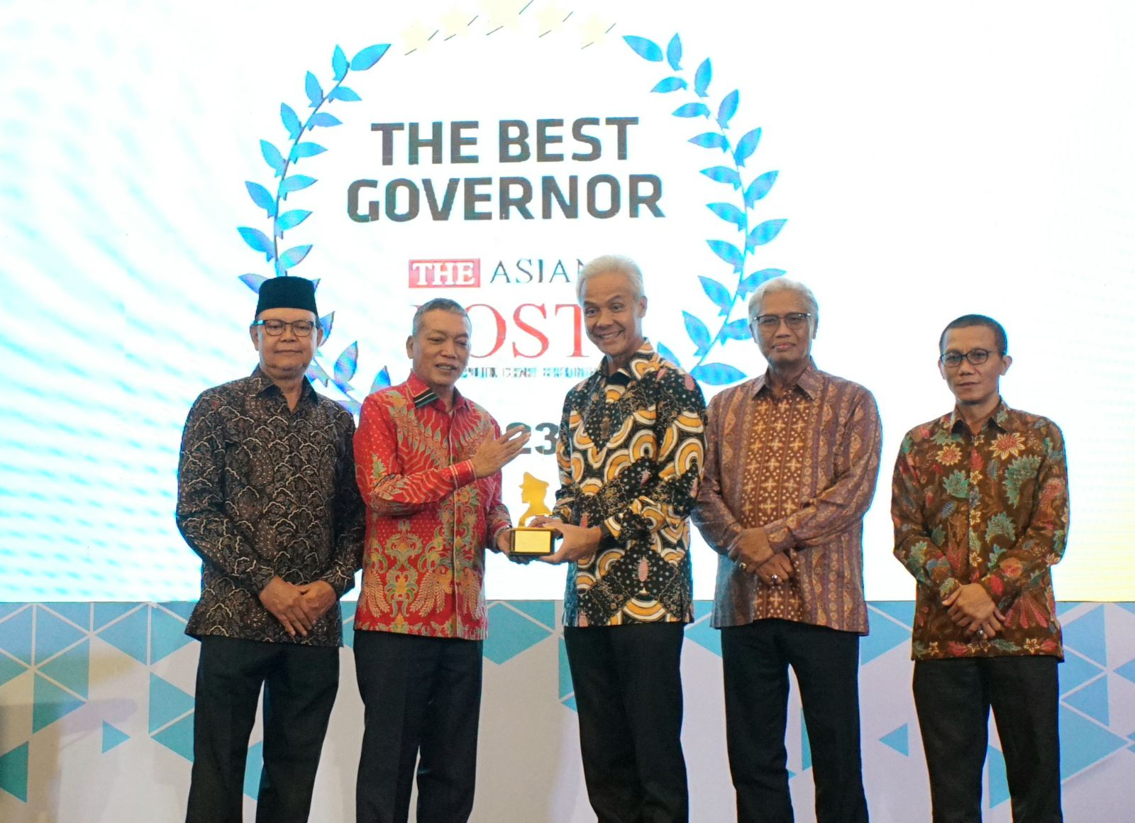 Ganjar Pranowo menerima penghargaan The Best Governor dari The Asian Post