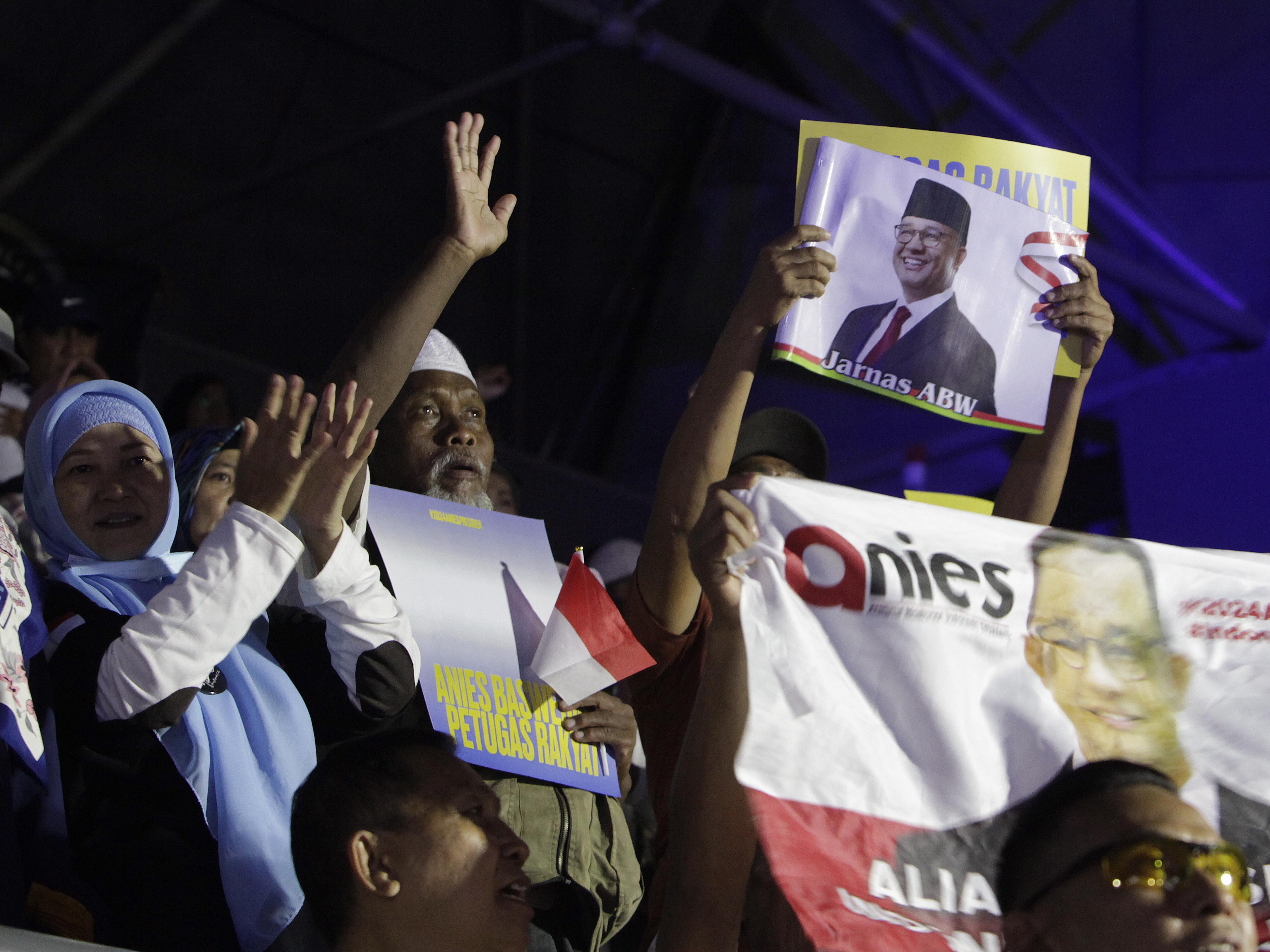 Relawan Calon Presiden Anies Baswedan yang hadir dalam Temu Kebangsaan Relawan Anies Baswedan di Tennis Indoor Senayan, Jakarta.