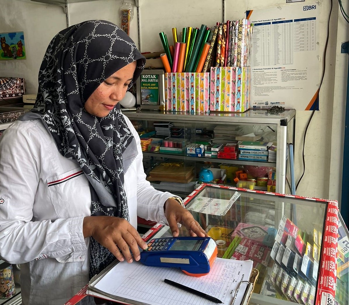 Netra Novera, agen Brilink di wilayah Duren Sawit