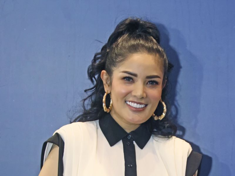 Penyanyi Nindy Ayunda