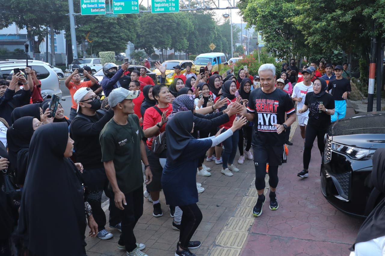 Ganjar Pranowo saat lari pagi di CFD Kota Serang, banten