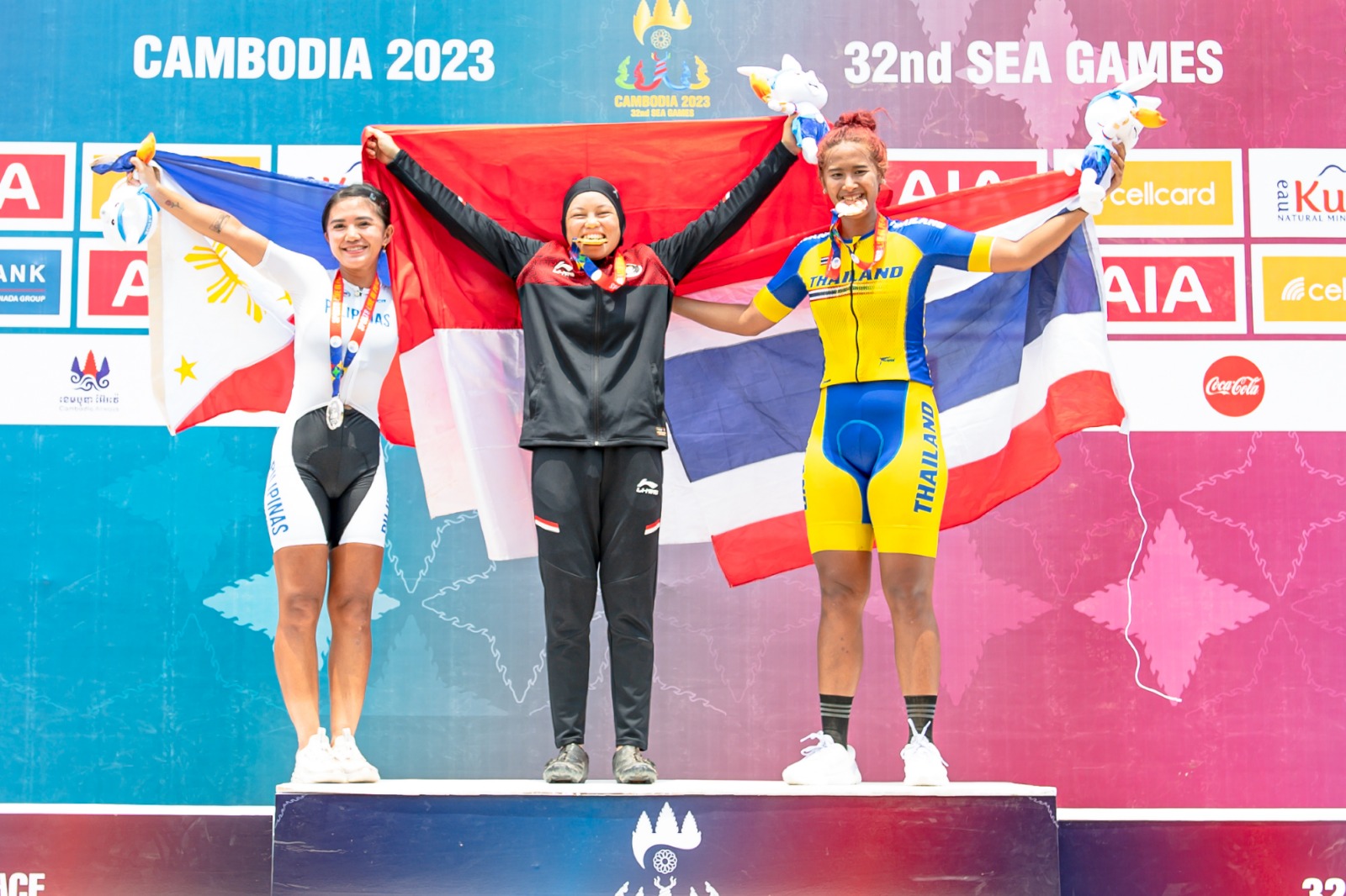 Dara Latifah meraih medali emas disipin MTB nomor XCE