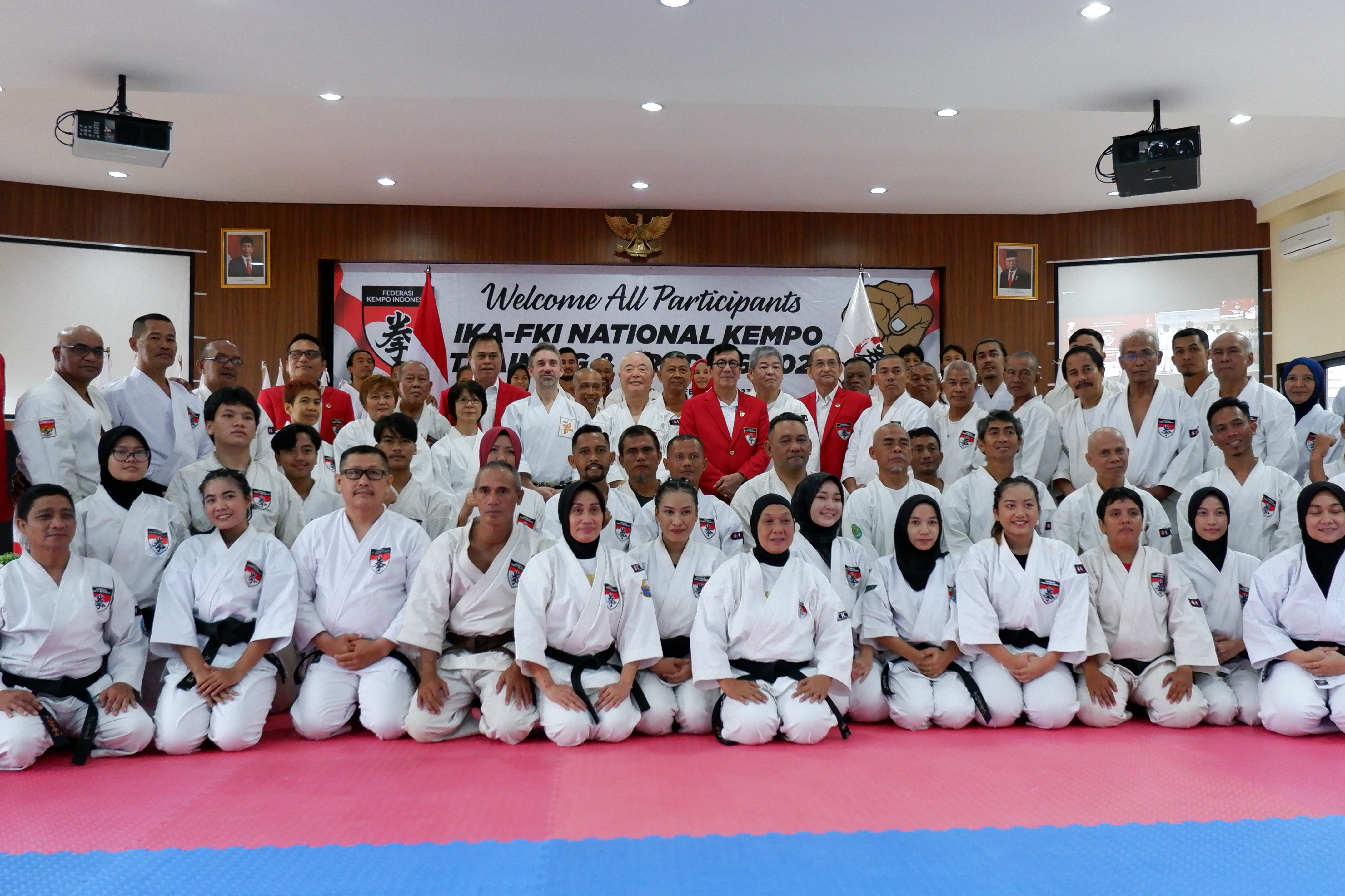 Atlet dan pengurus Federasi Kempo Indonesia.