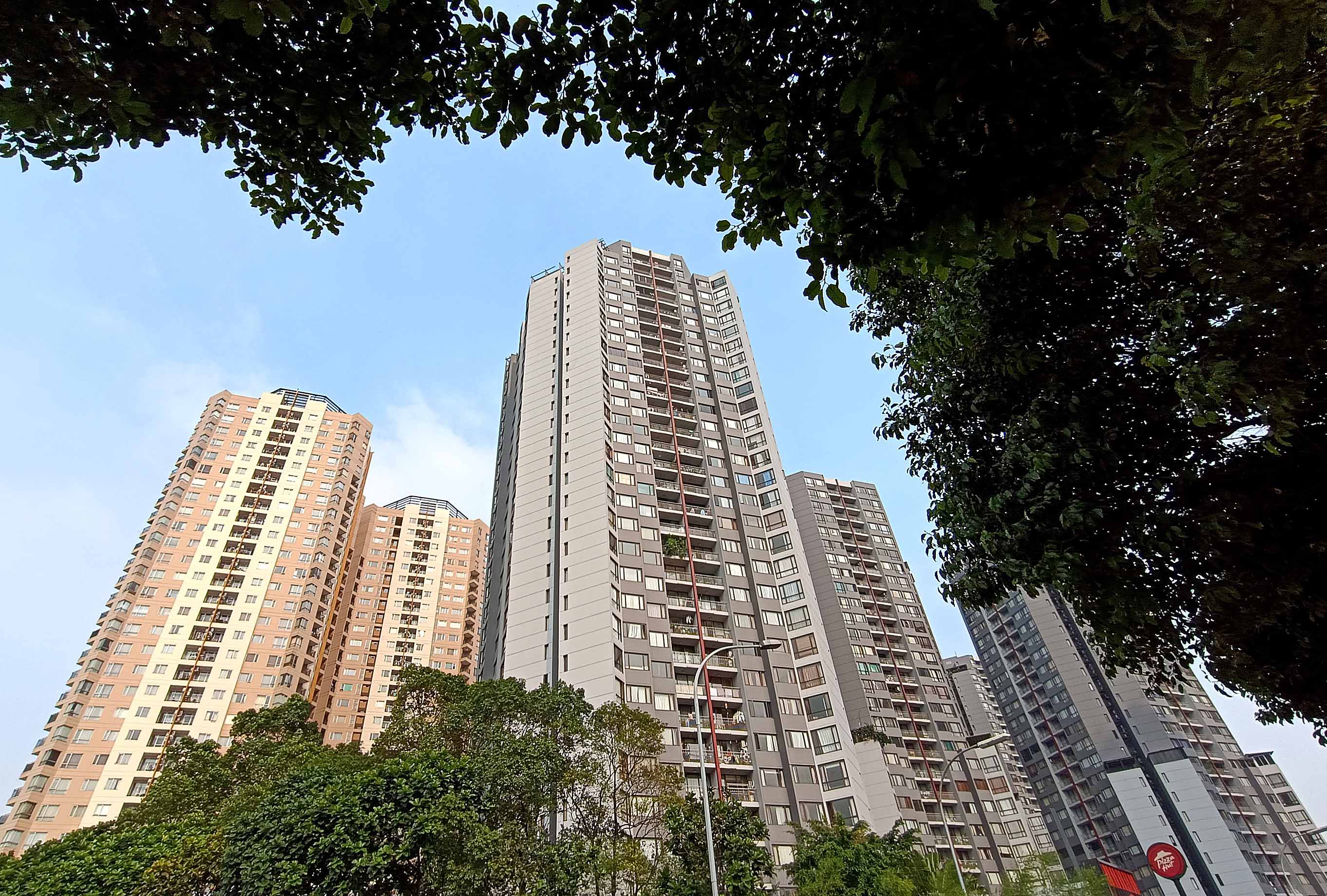  Suasana gedung-gedung apartemen di kawasan Rasuna, Jakarta.