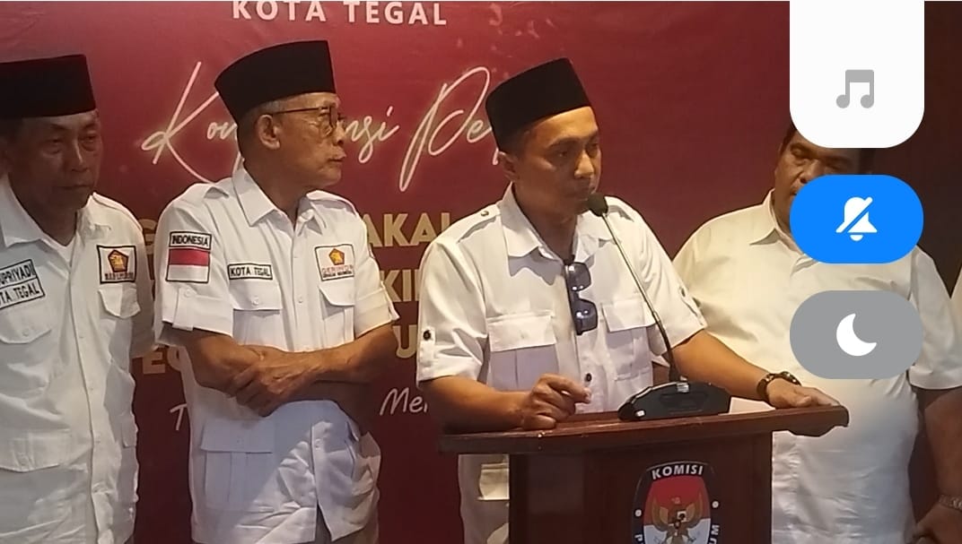 Pengurus dan Bacaleg Partai Gerindra seusai mendatangi KPUD Kota Tegal