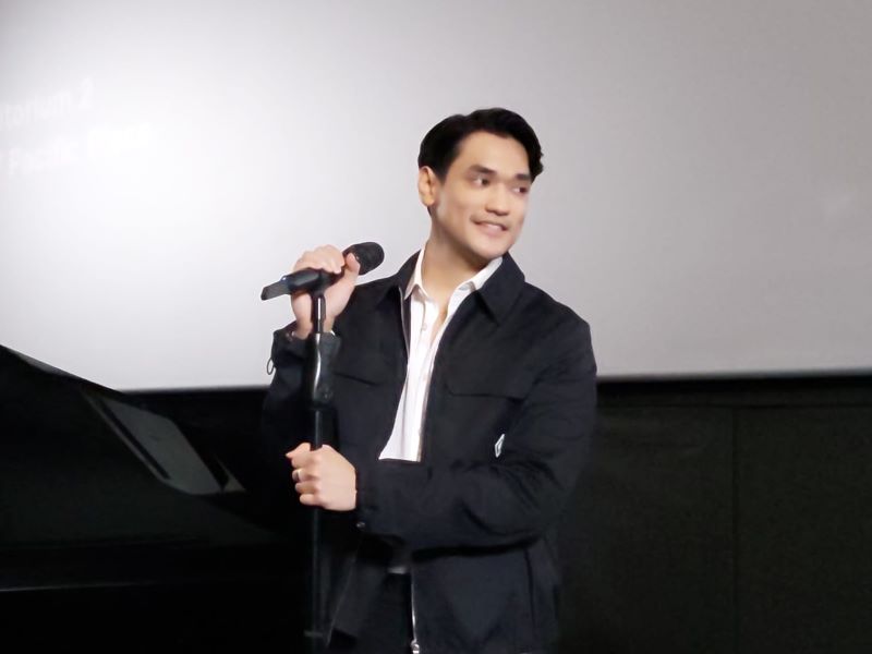 Andi Rianto menggandeng Afgan menyanyikan ulang lagu Ruth Sahanaya, Mengertilah Kasih.