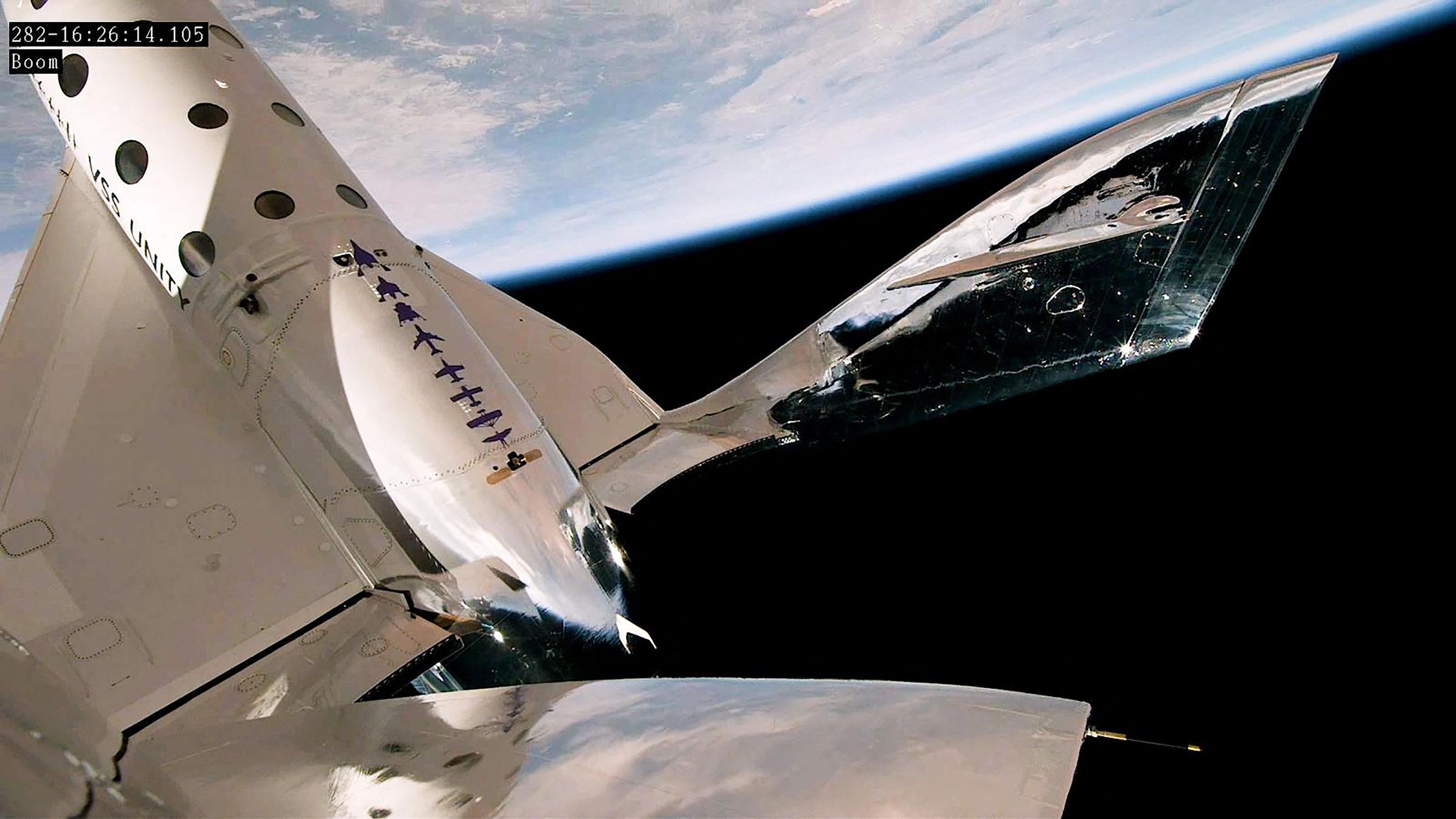 Pesawat milik Virgin Galactic saat melakukan penerbangan ke luar angkasa.