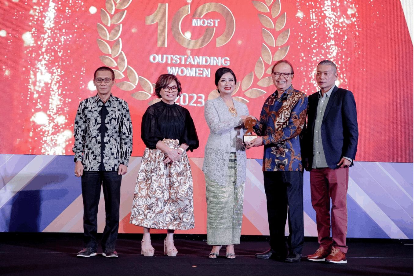 Direktur Keuangan PT Kawasan Industri Terpadu Batang (KITB), Evi Afiatin menjadi salah satu dalam jajaran 100 wanita paling berpengaruh 