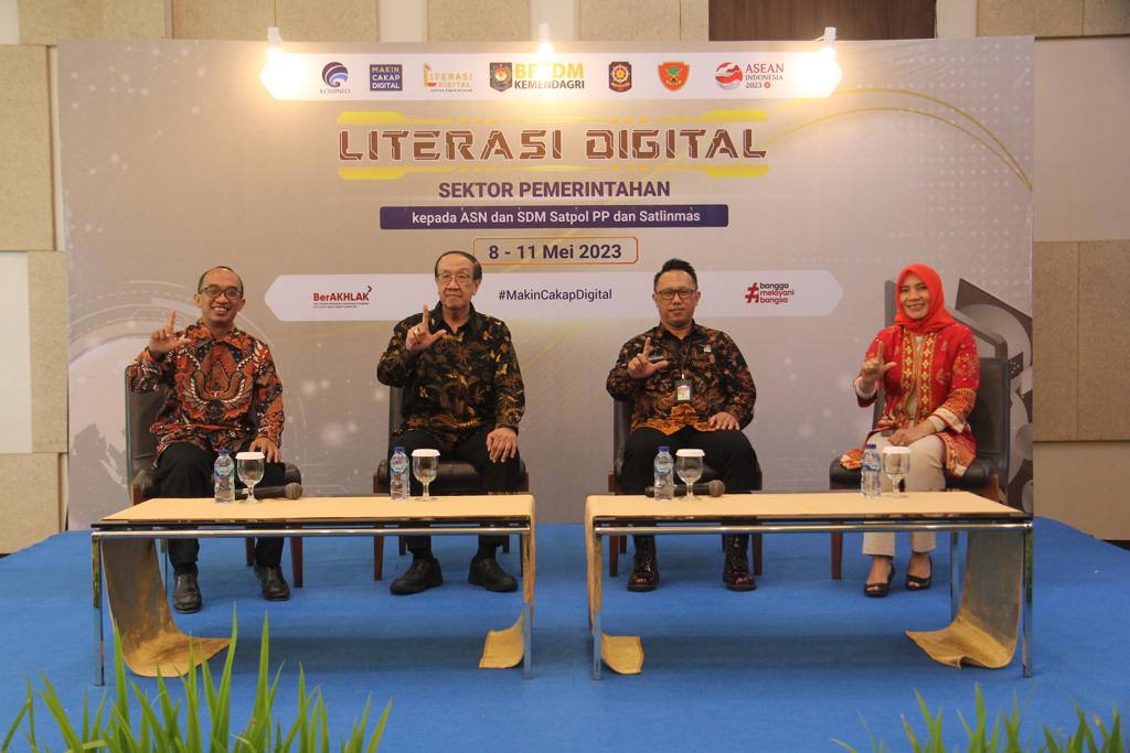 Belajar literasi digital dengan mengajak ASN SDM Satpol PP dan Satlinmas Kemendagri